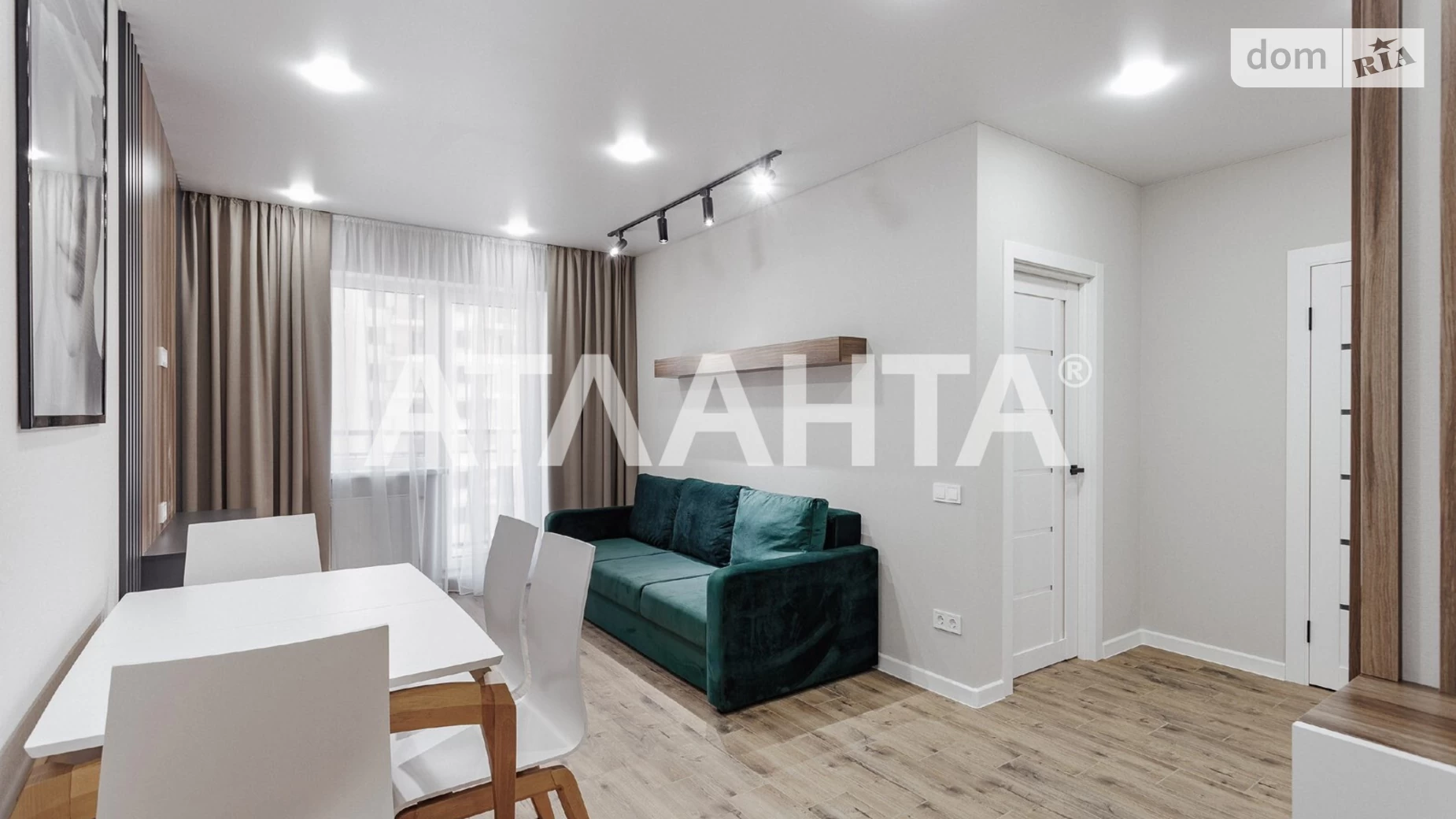 Продається 2-кімнатна квартира 61.4 кв. м у Одесі, вул. Перлинна