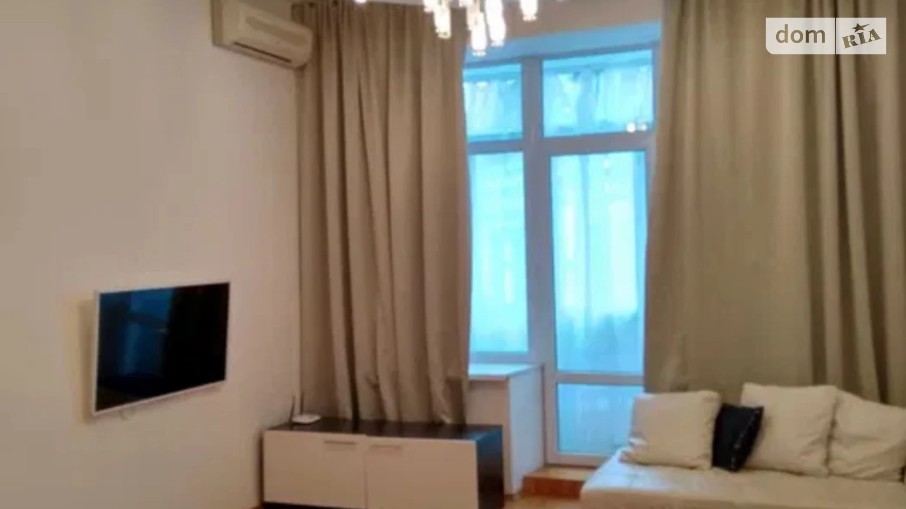 Продается 3-комнатная квартира 87.4 кв. м в Киеве, ул. Евгения Чикаленко(Пушкинская), 43В