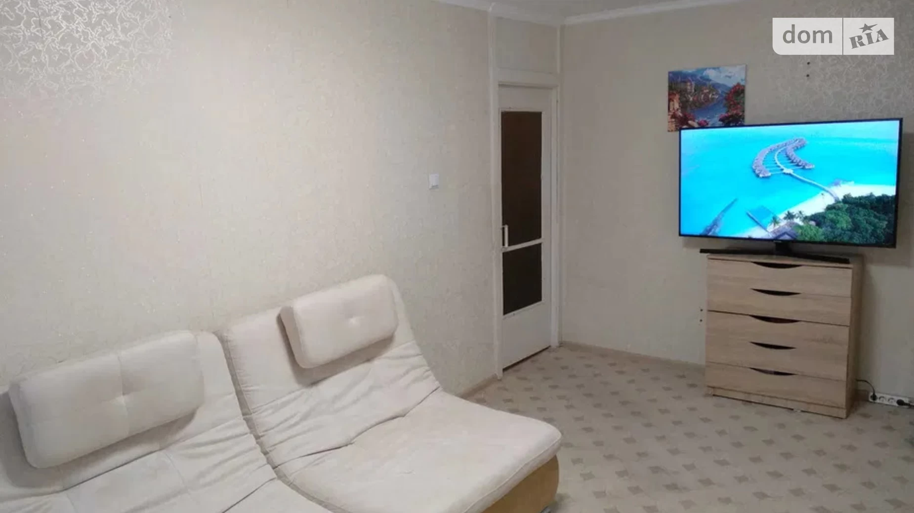 Продается 3-комнатная квартира 47 кв. м в Одессе, ул. Героев Крут