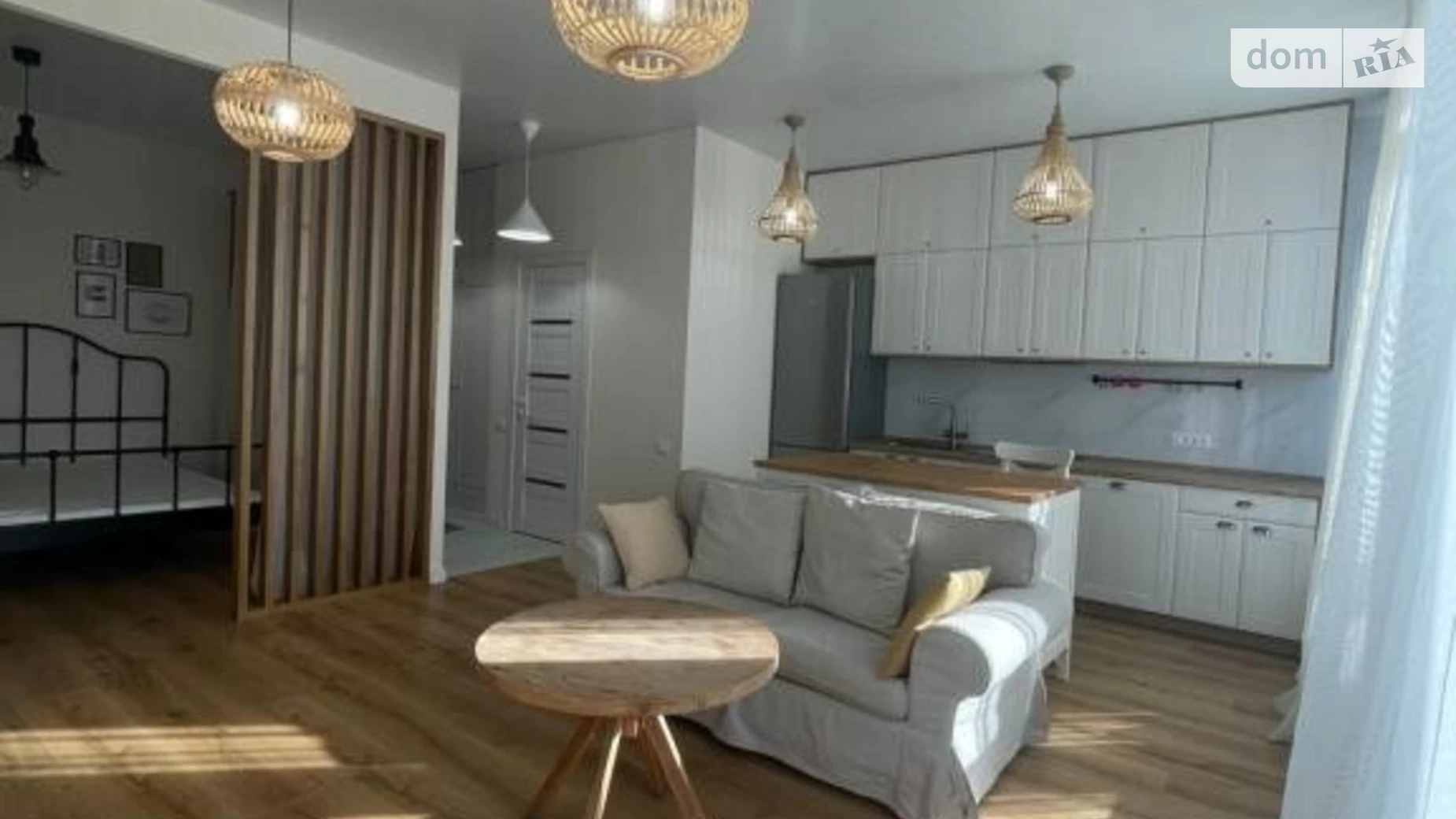 Продается 1-комнатная квартира 42 кв. м в Киеве, ул. Жилянская