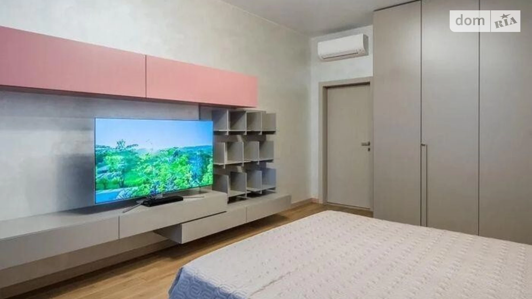 Продается 1-комнатная квартира 58 кв. м в Киеве, наб. Днепровская, 14Б