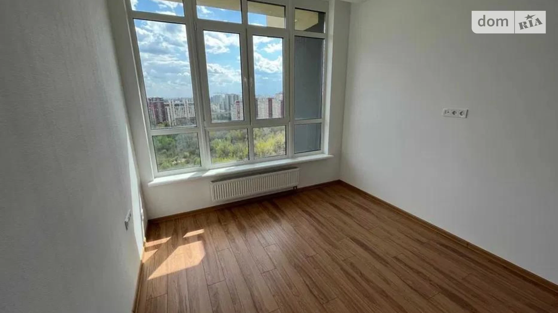 Продается 2-комнатная квартира 98 кв. м в Киеве, ул. Михаила Максимовича, 32