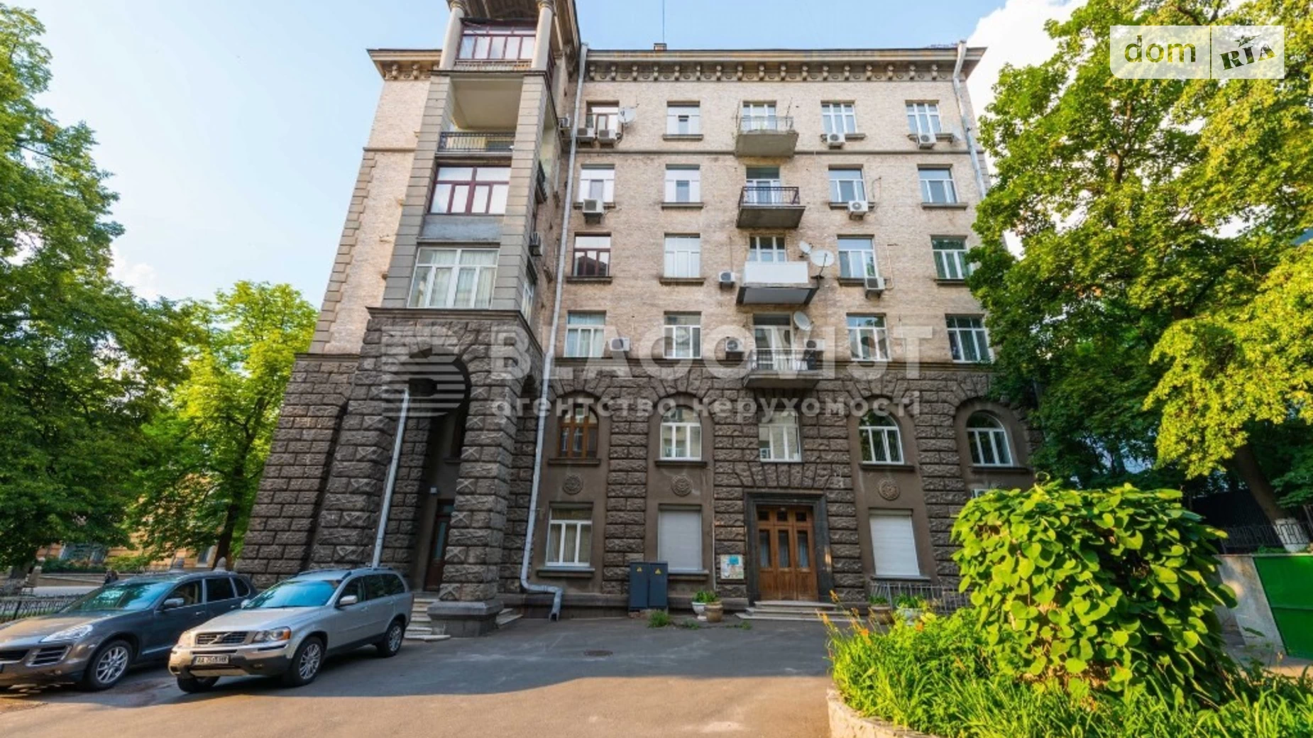 Продается 3-комнатная квартира 90 кв. м в Киеве, ул. Банковая, 3