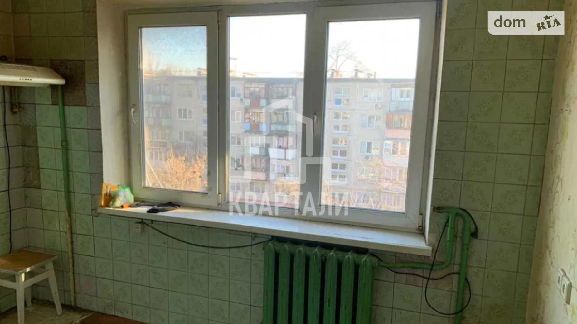 Продается 2-комнатная квартира 46 кв. м в Киеве, просп. Алишера Навои, 90