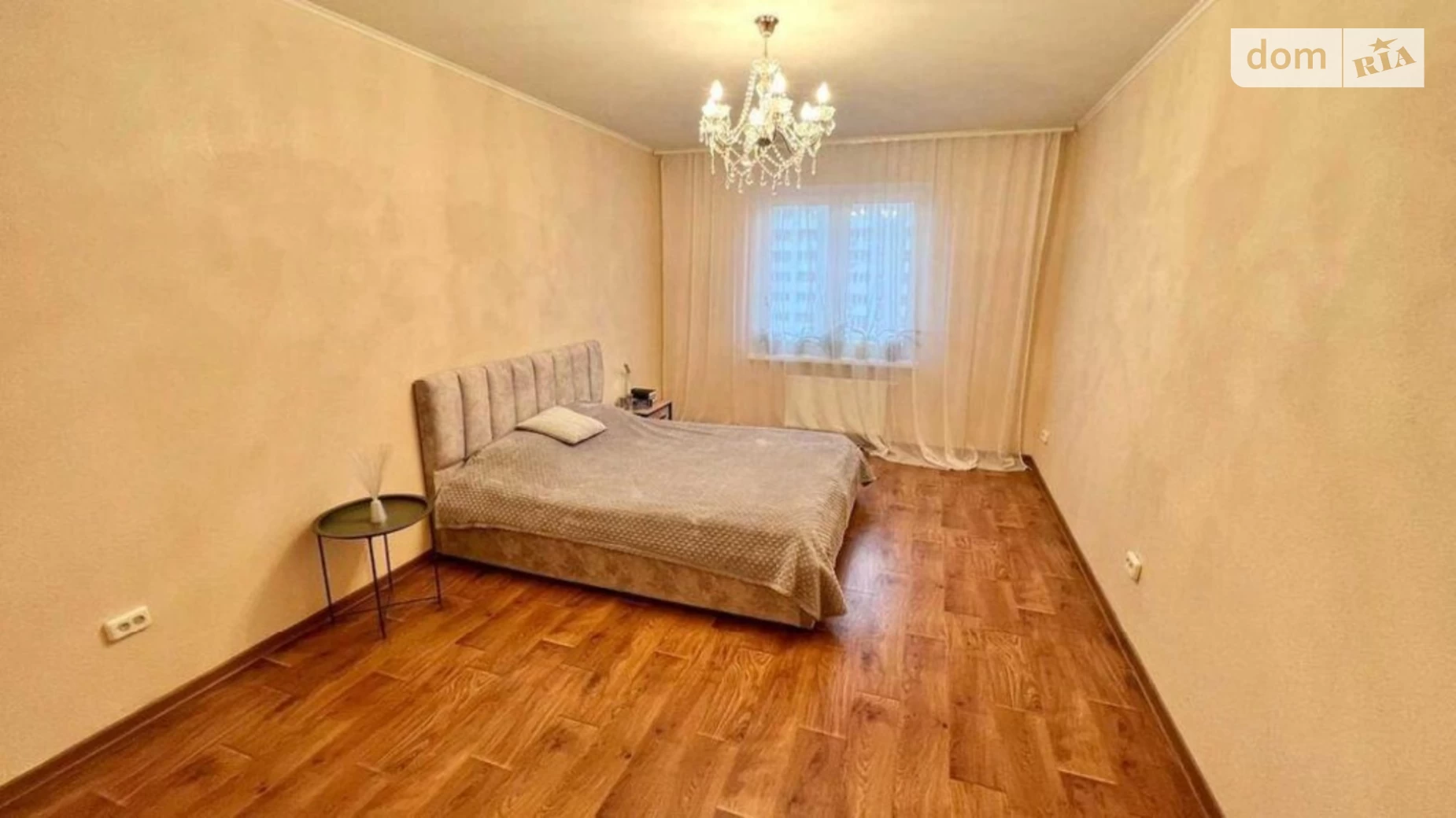 Продается 1-комнатная квартира 79 кв. м в Киеве, пер. Балтийский, 3