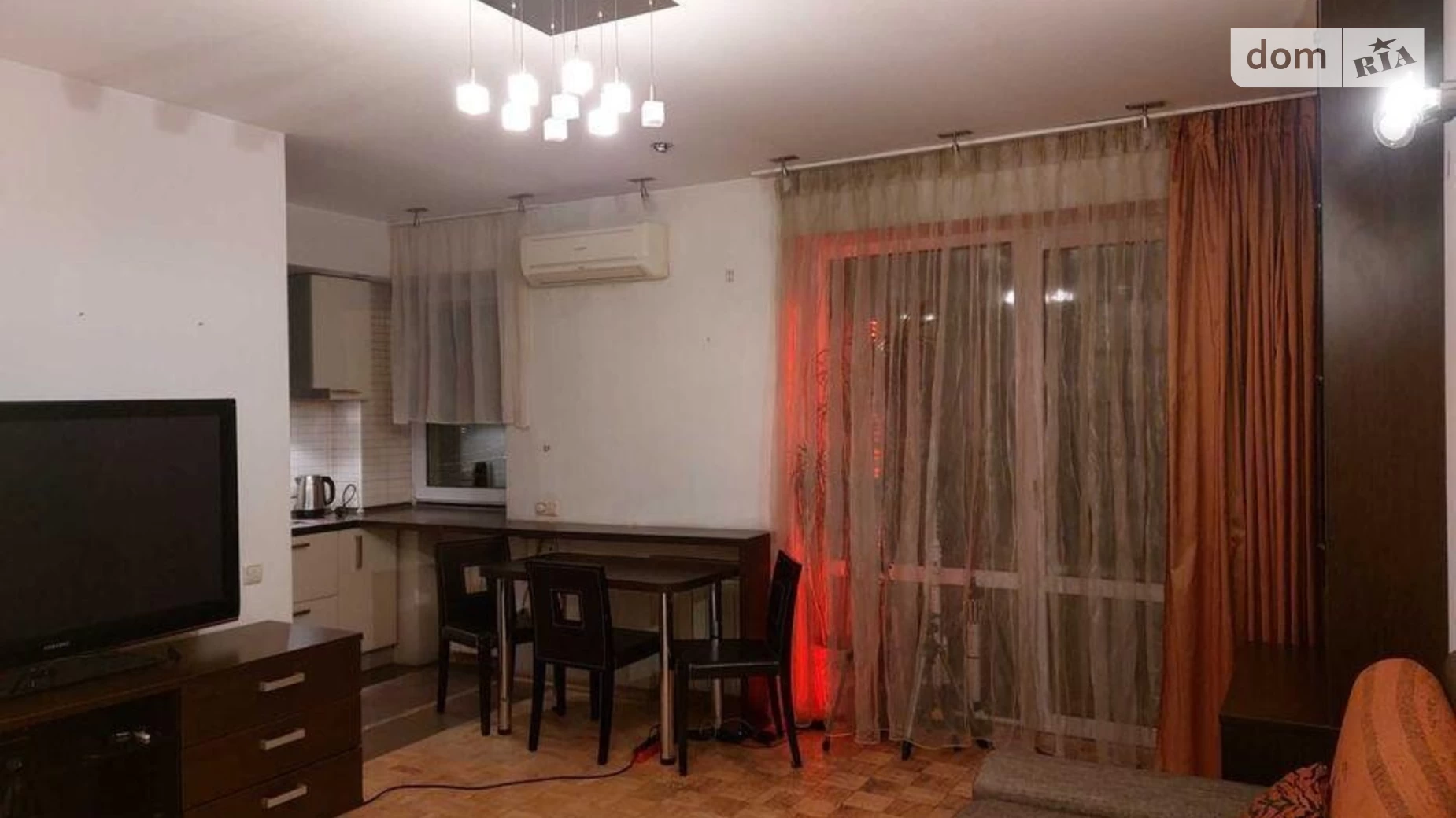 Продается 1-комнатная квартира 28 кв. м в Киеве, ул. Лаврская, 8