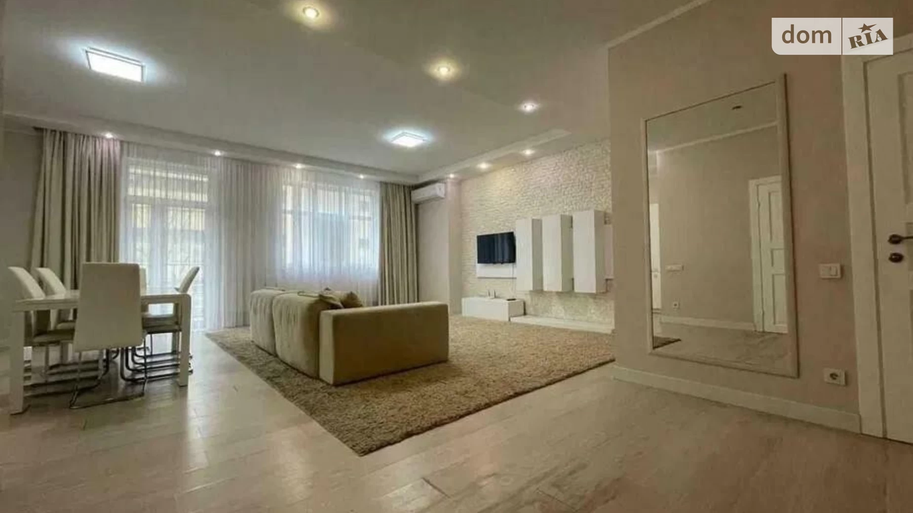 Продается 3-комнатная квартира 105 кв. м в Киеве, ул. Академика Филатова, 53
