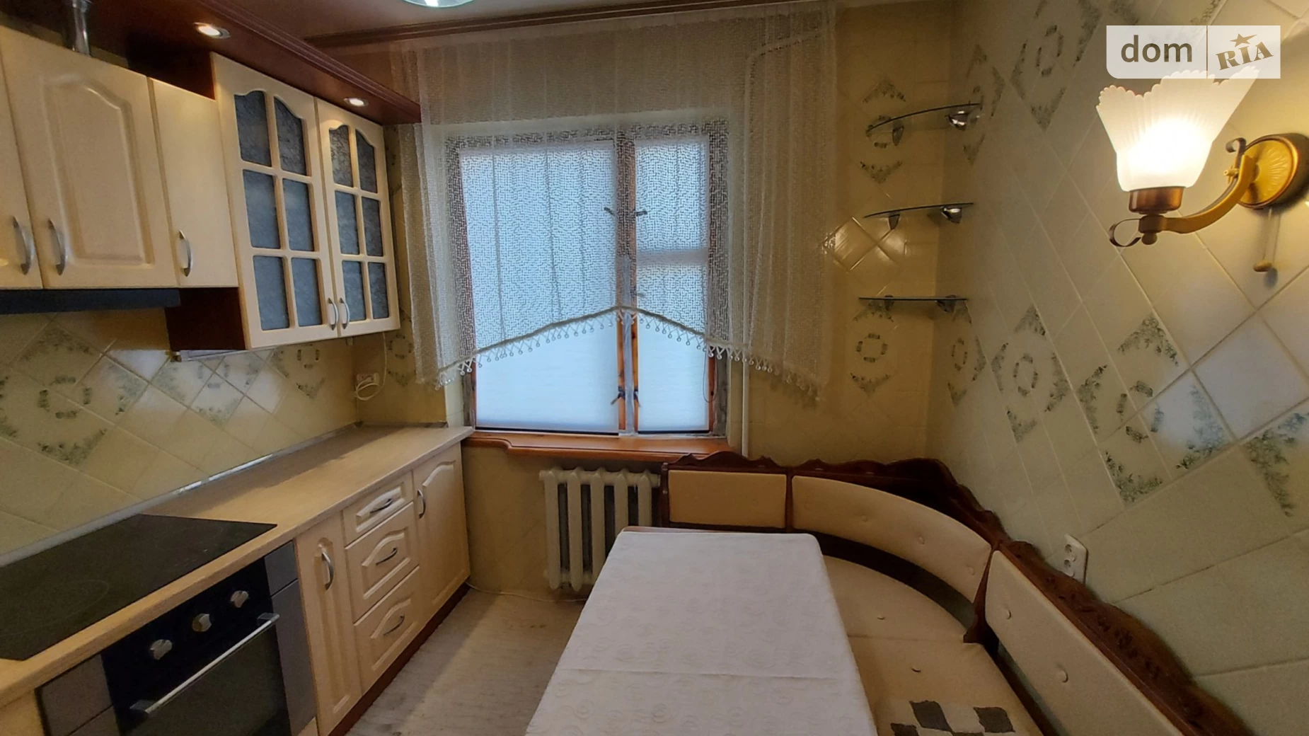 Продається 3-кімнатна квартира 84 кв. м у Одесі, вул. Академіка Корольова