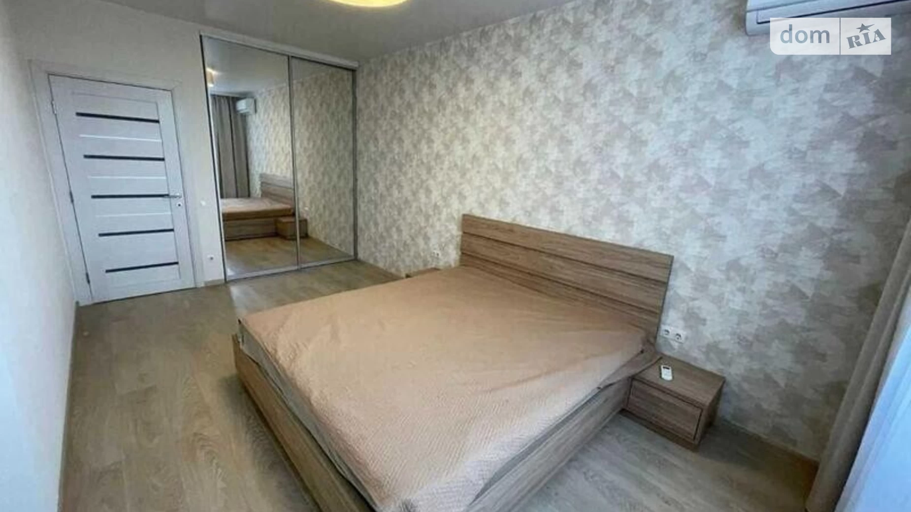 Продается 3-комнатная квартира 98 кв. м в Киеве