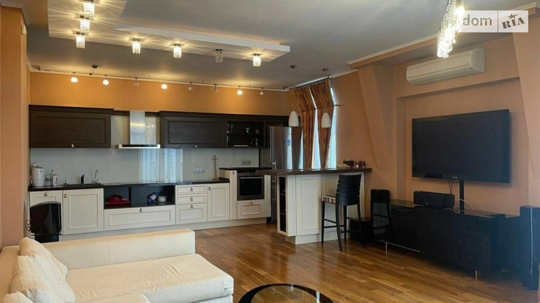 Продается 3-комнатная квартира 117 кв. м в Киеве, ул. Лабораторная, 8