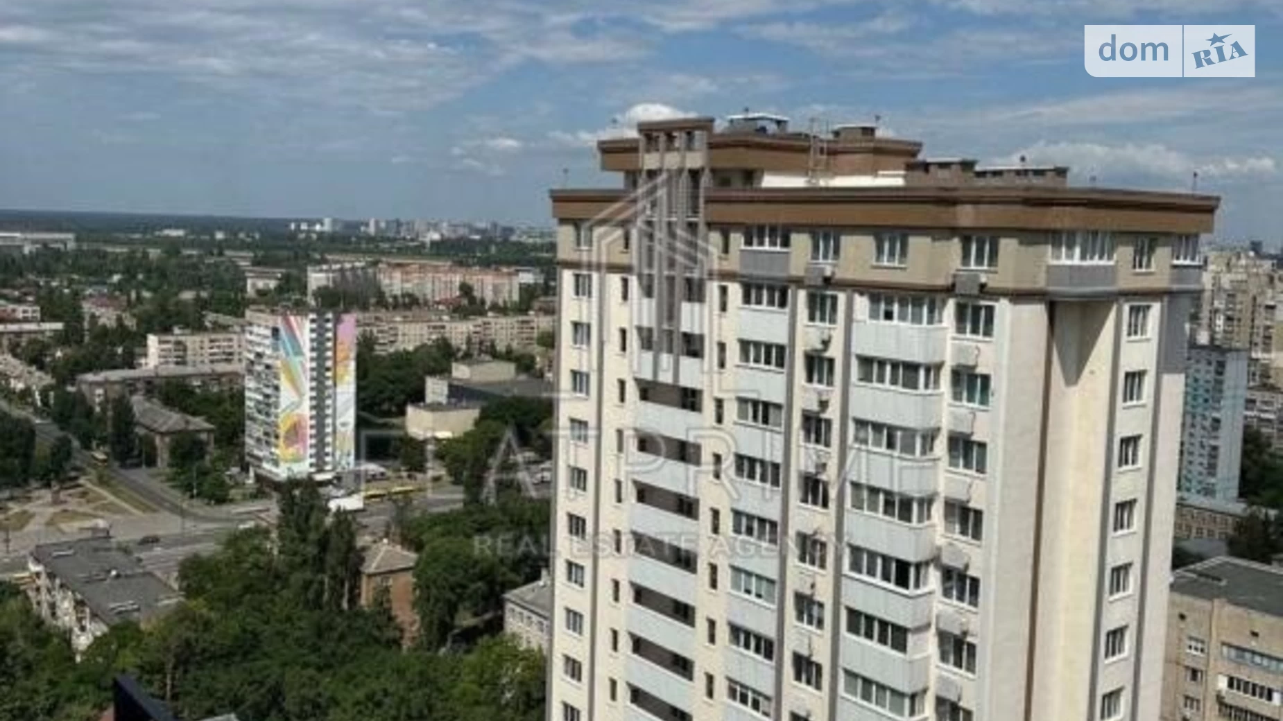 Продается 1-комнатная квартира 55 кв. м в Киеве, ул. Львовская, 15