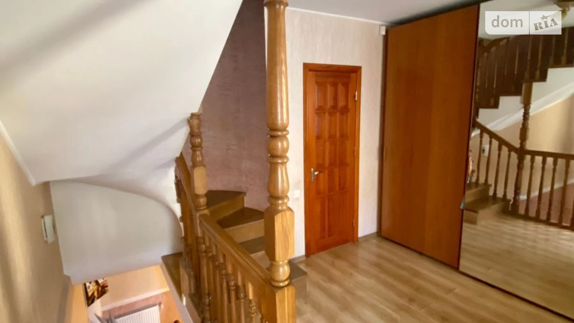 Продается 4-комнатная квартира 140 кв. м в Одессе, ул. Базарная