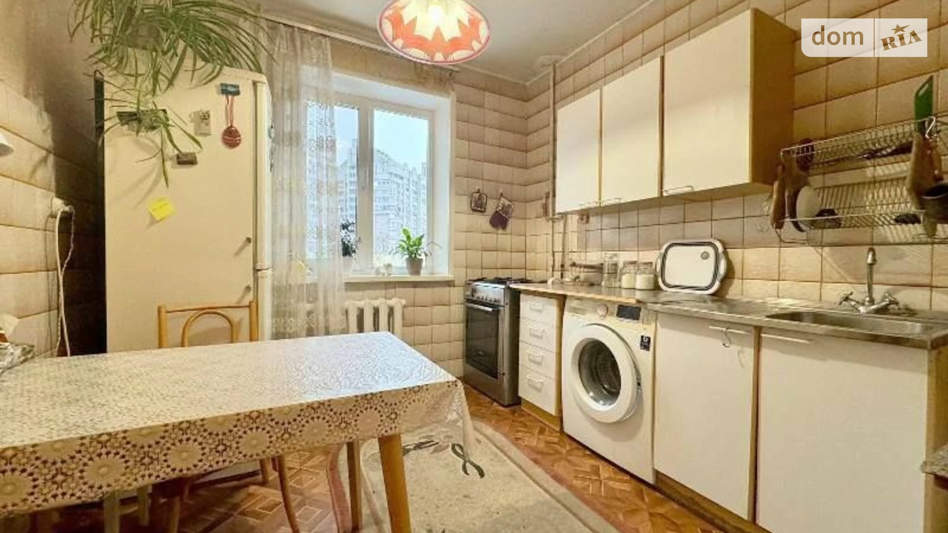 Продается 3-комнатная квартира 74 кв. м в Киеве, ул. Драгоманова, 25