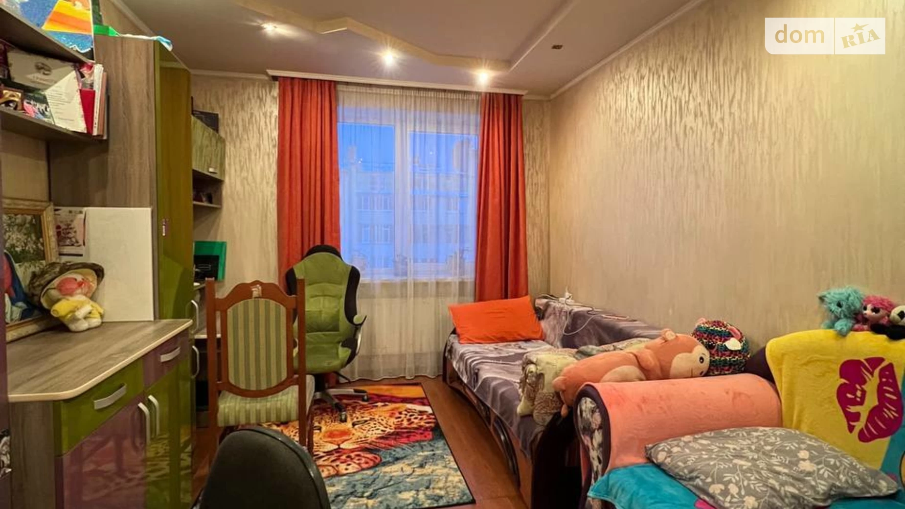 Продается 2-комнатная квартира 62 кв. м в Ивано-Франковске, ул. Химиков, 25