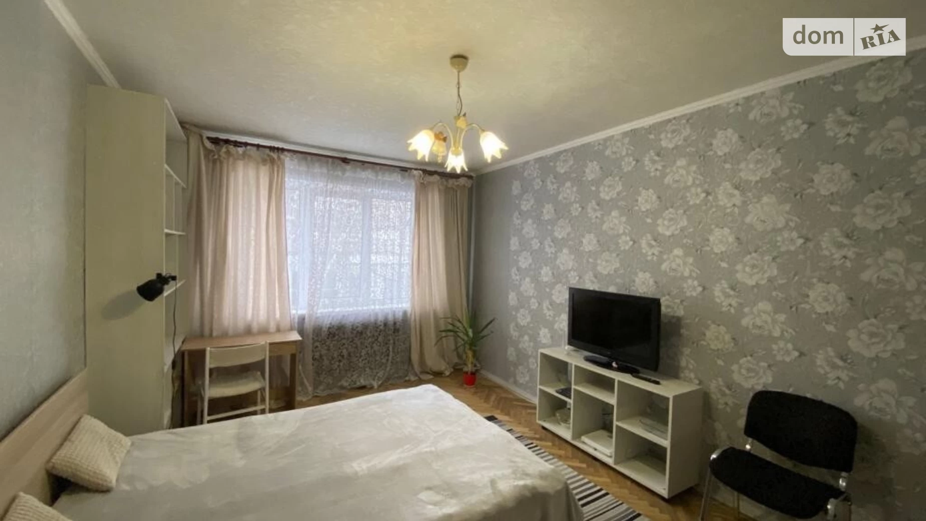 Продается 3-комнатная квартира 72 кв. м в Киеве, ул. Никольско-Слободская, 4А