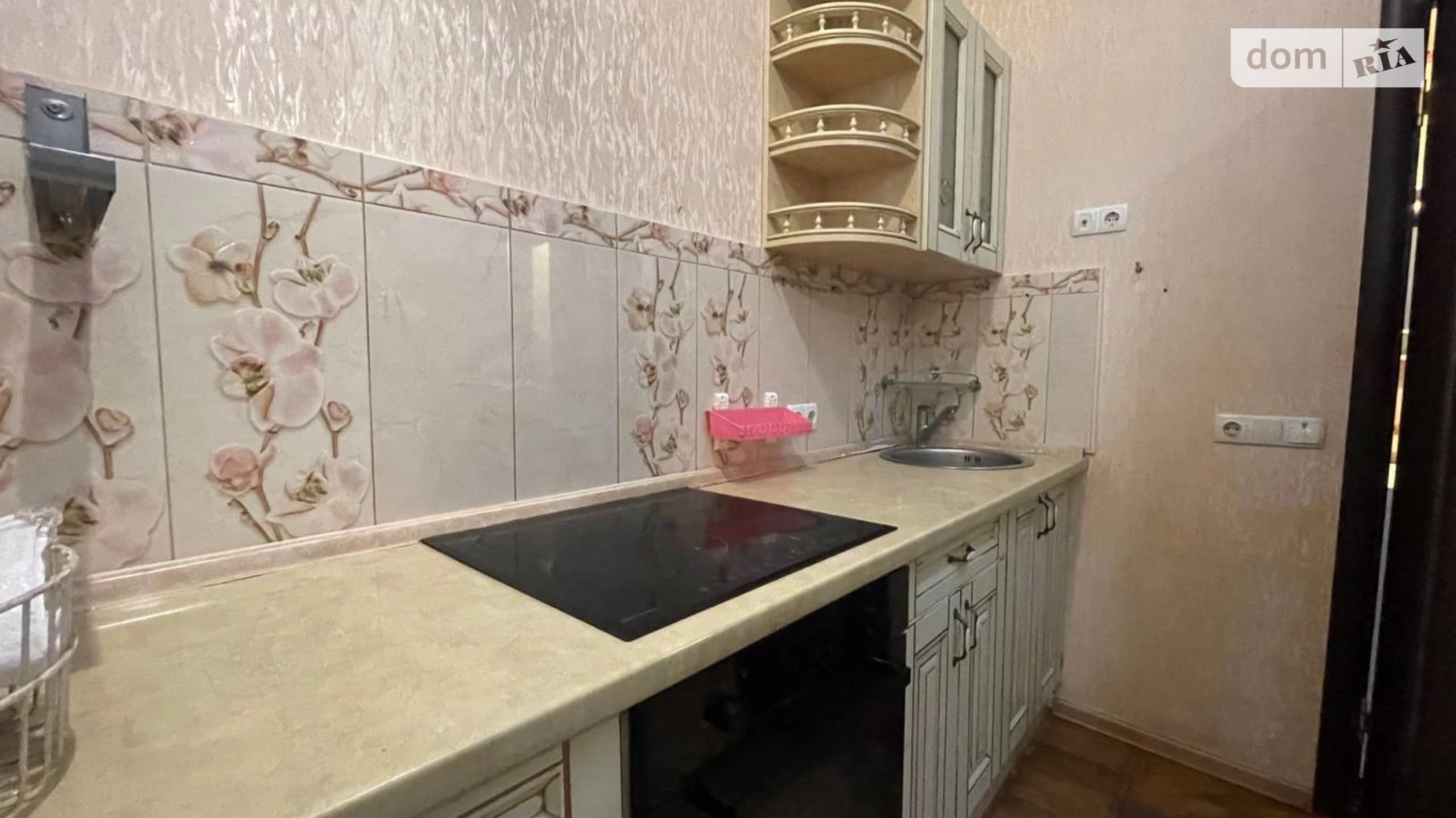Продается 1-комнатная квартира 52 кв. м в Одессе, ул. Жуковского