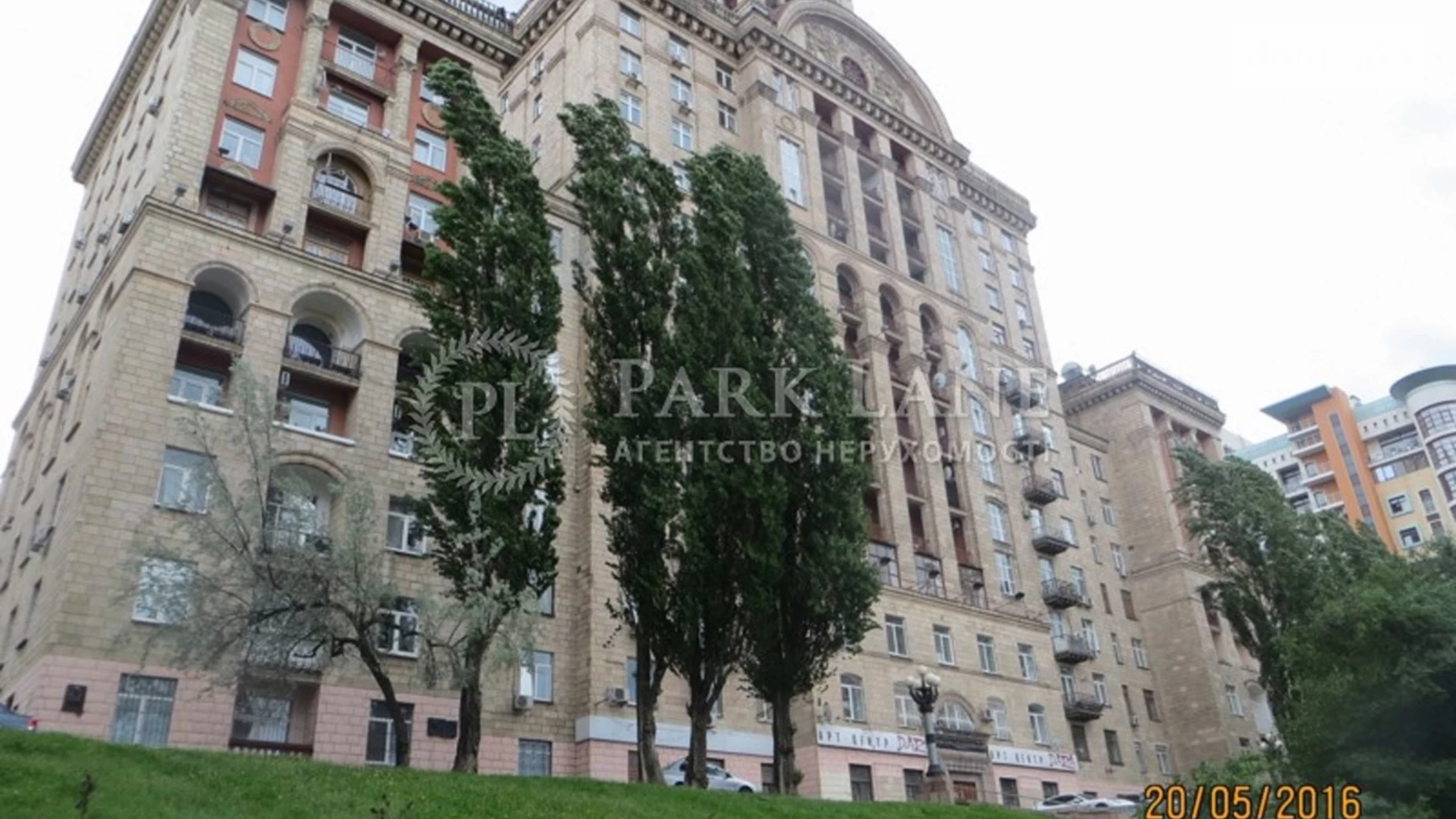 Продается 3-комнатная квартира 70 кв. м в Киеве, ул. Крещатик, 25