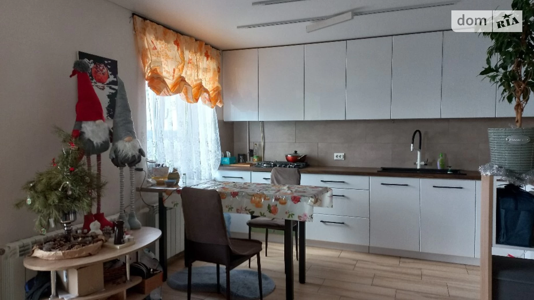 Продається 4-кімнатна квартира 77.4 кв. м у Миколаєві