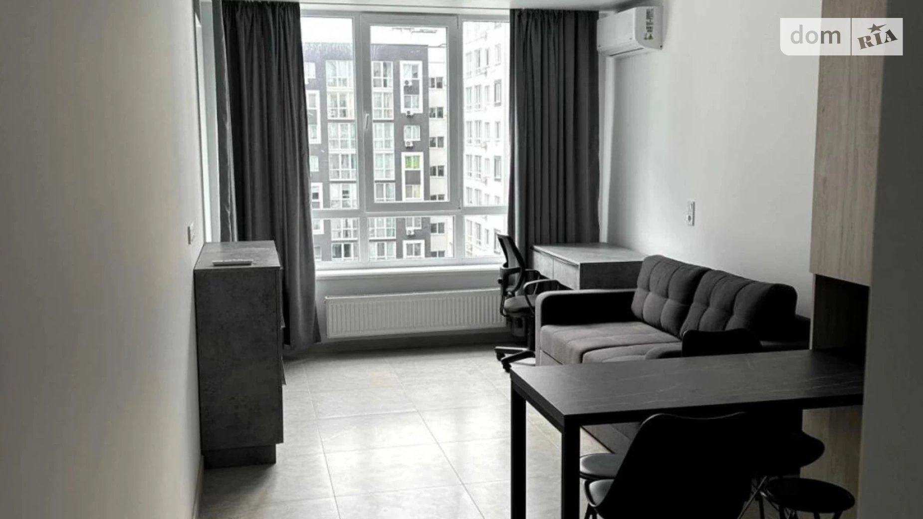 Продается 1-комнатная квартира 47.6 кв. м в Львове, ул. Роксоляны
