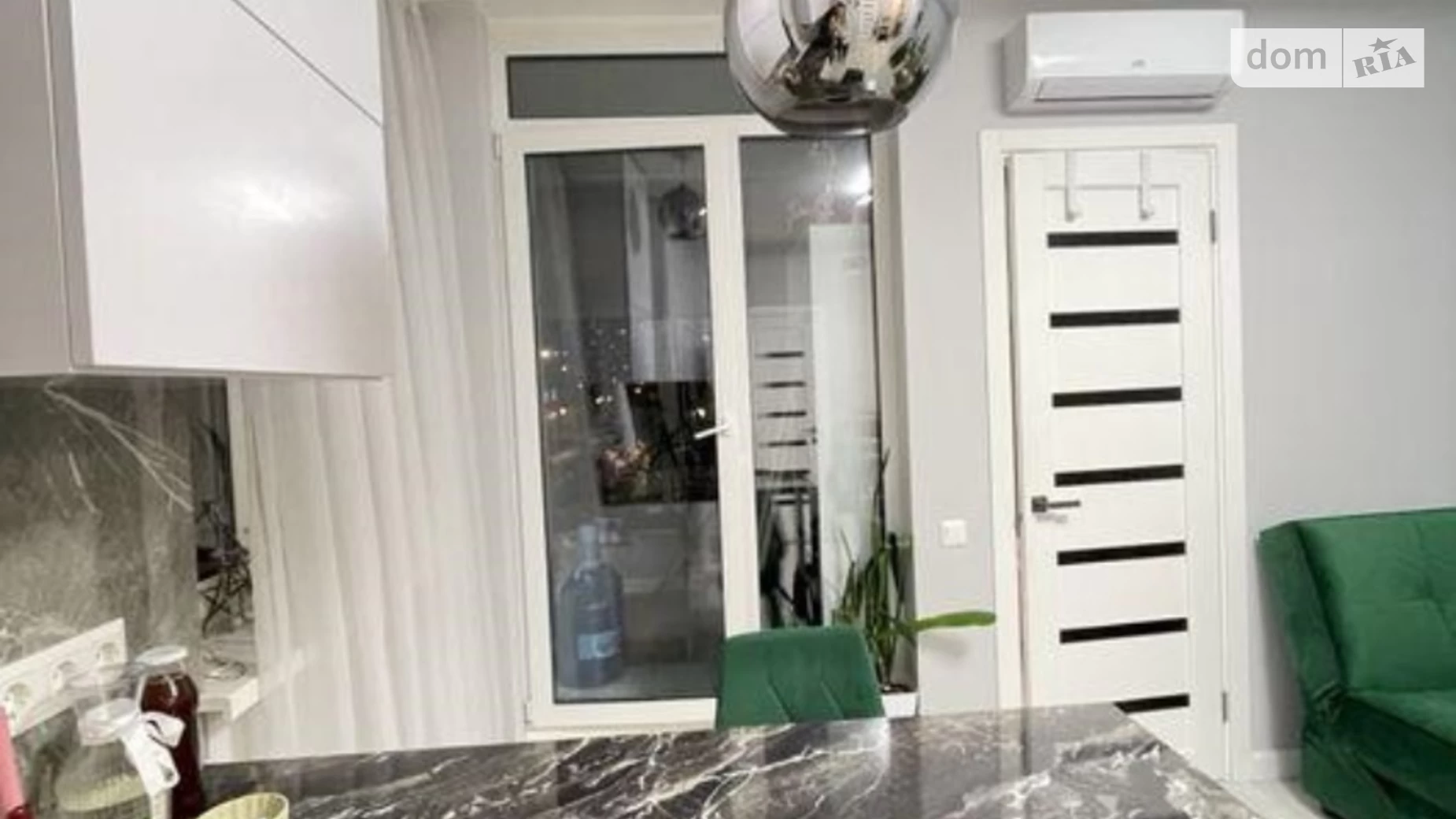 Продается 1-комнатная квартира 32 кв. м в Киеве, ул. Регенераторная, 4 корпус 3