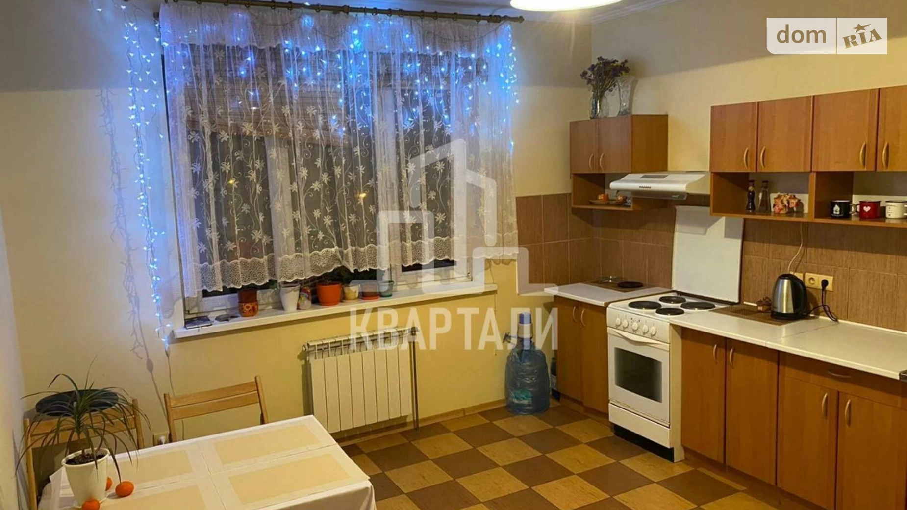 Продается 2-комнатная квартира 72 кв. м в Киеве, ул. Урловская, 21