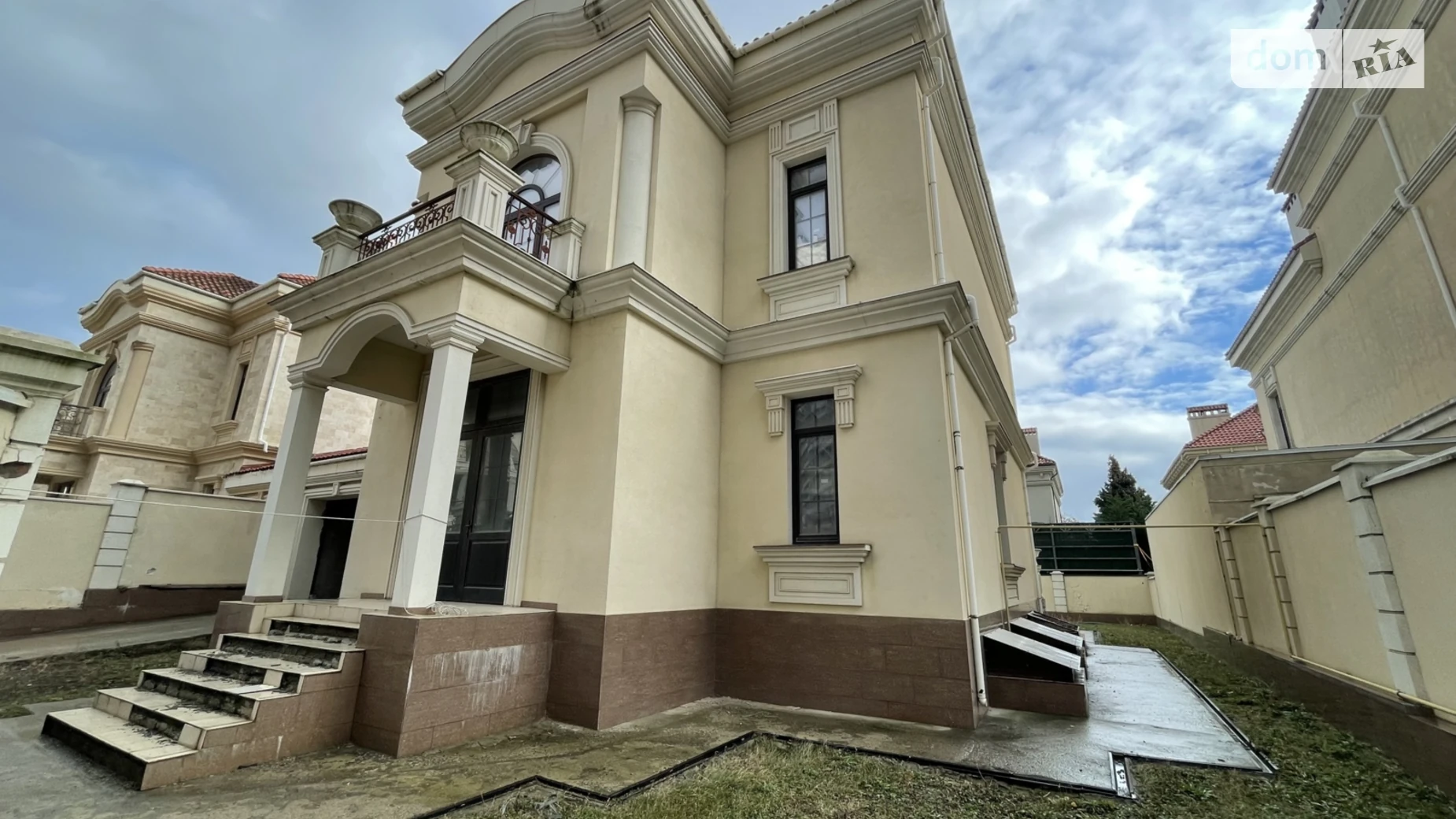 Продается дом на 3 этажа 500.6 кв. м с садом, цена: 650000 $ - фото 2