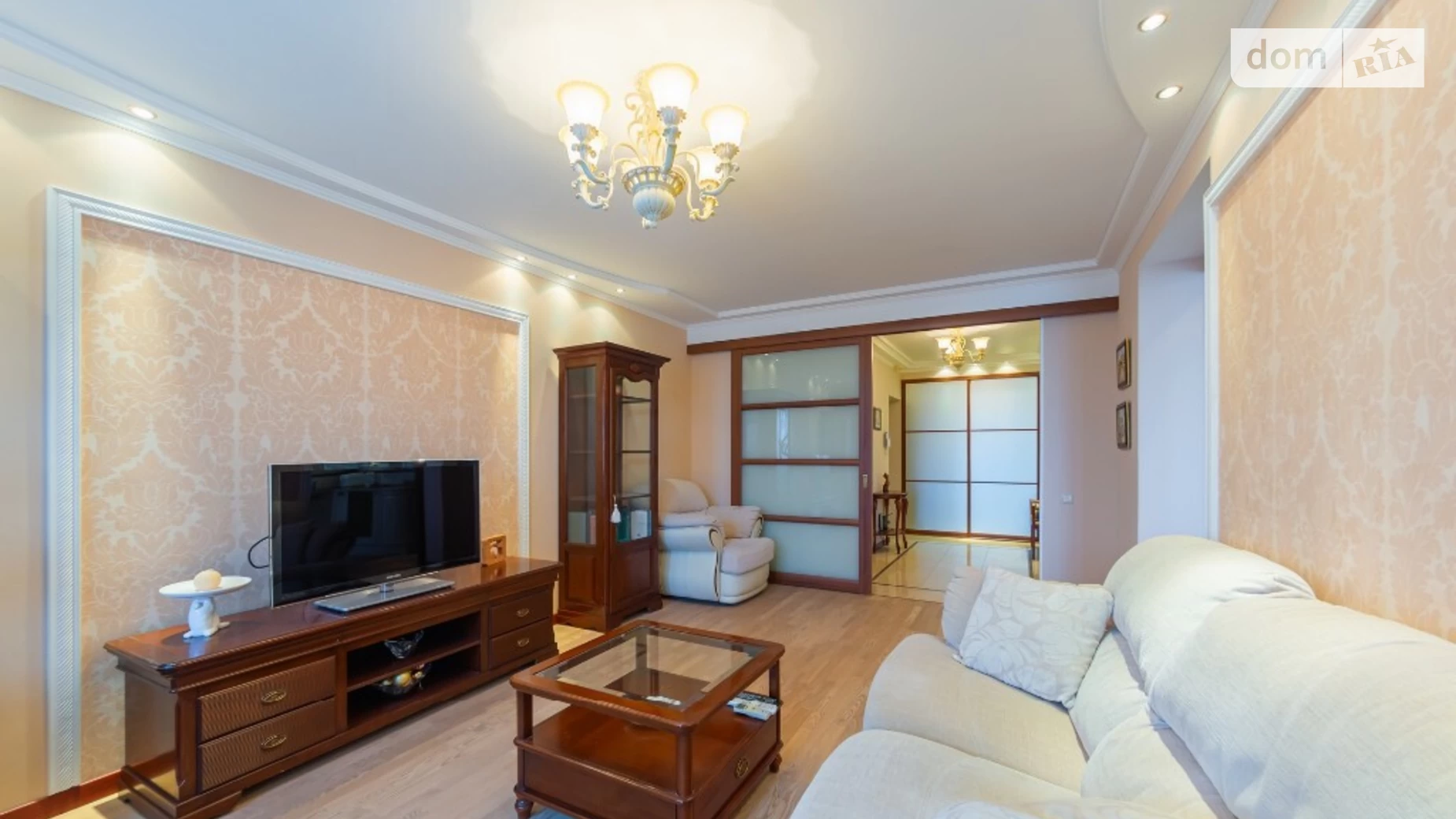 Продается 2-комнатная квартира 86 кв. м в Киеве, ул. Голосеевская, 13Б