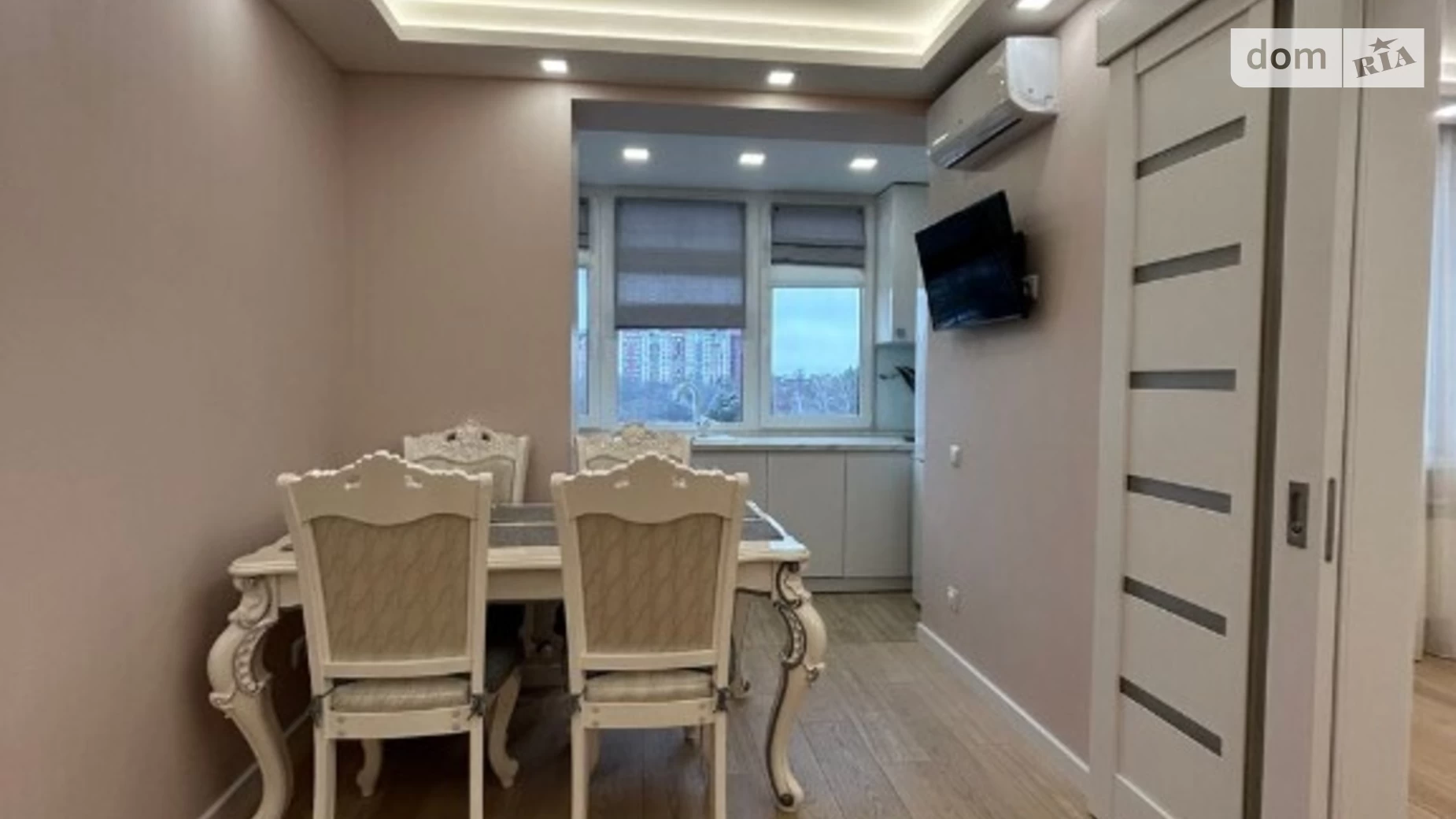 Продается 2-комнатная квартира 52 кв. м в Киеве, ул. Михаила Максимовича, 9В