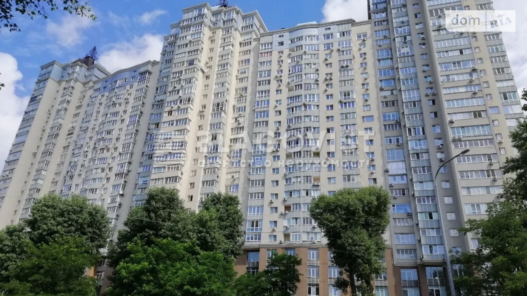 Продается 3-комнатная квартира 125 кв. м в Киеве, ул. Ованеса Туманяна, 15А