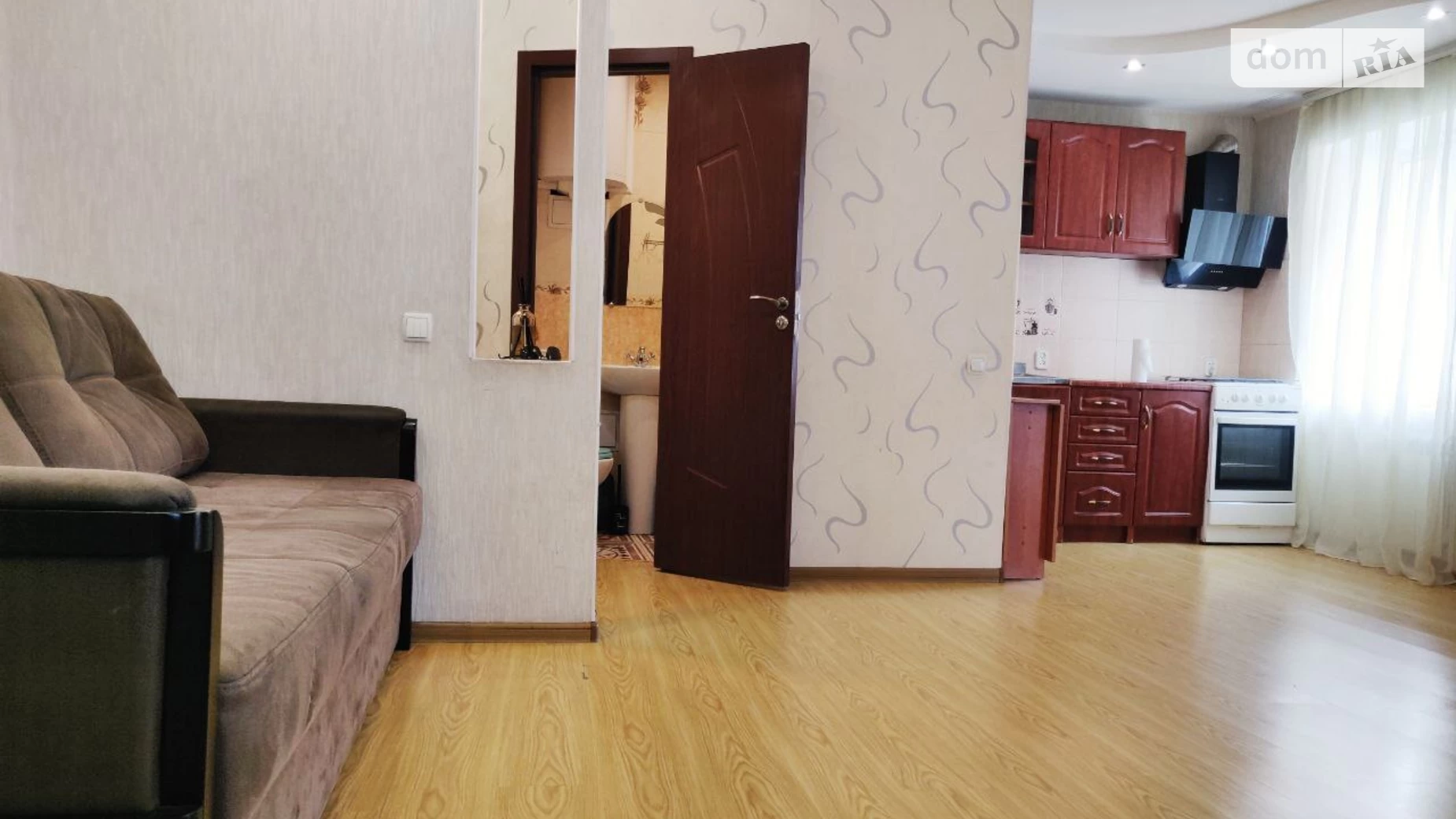 Продается 2-комнатная квартира 45 кв. м в Днепре, ул. Гагарина, 151