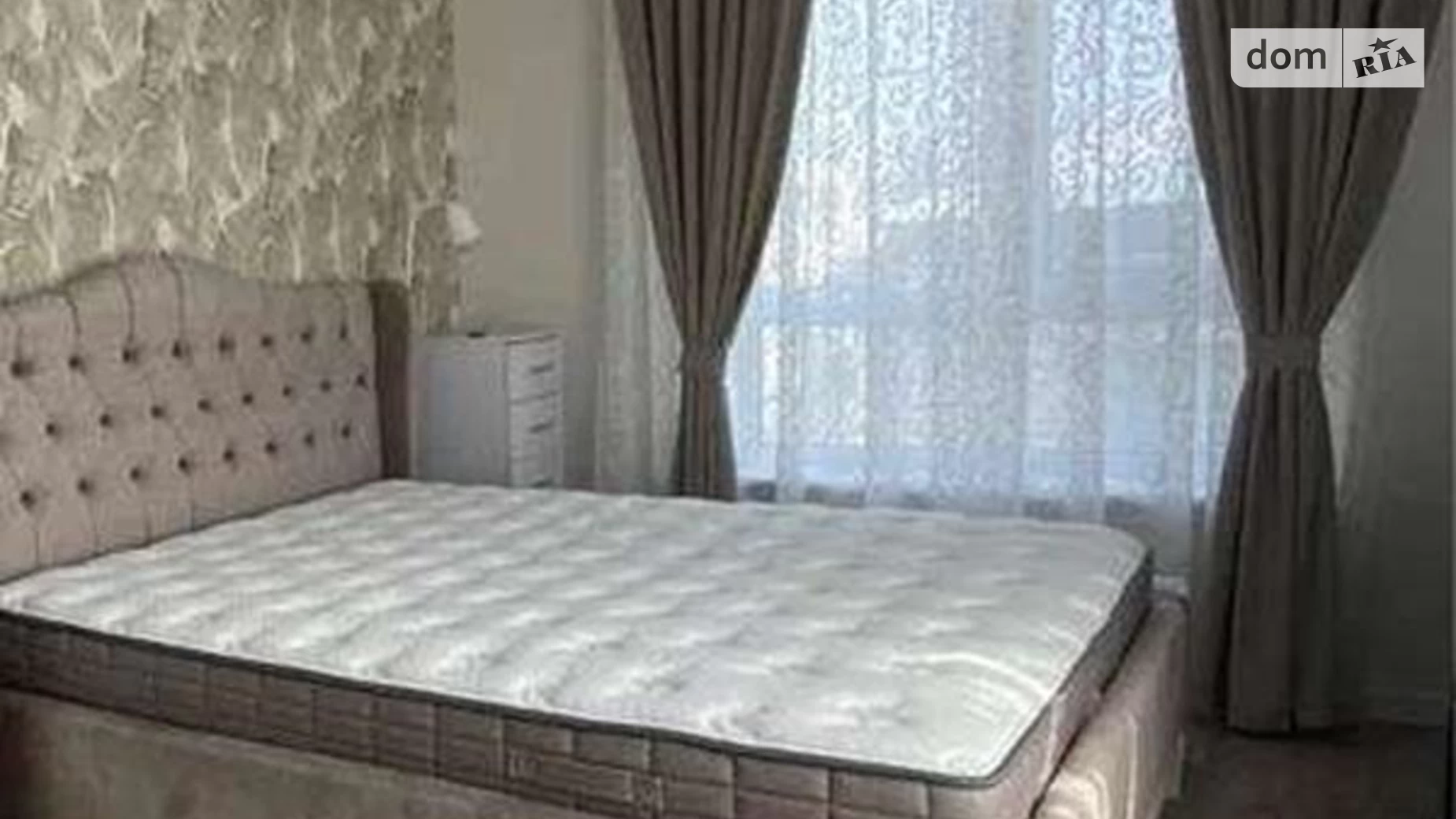 Продается 2-комнатная квартира 62 кв. м в Киеве, ул. Каменская, 128
