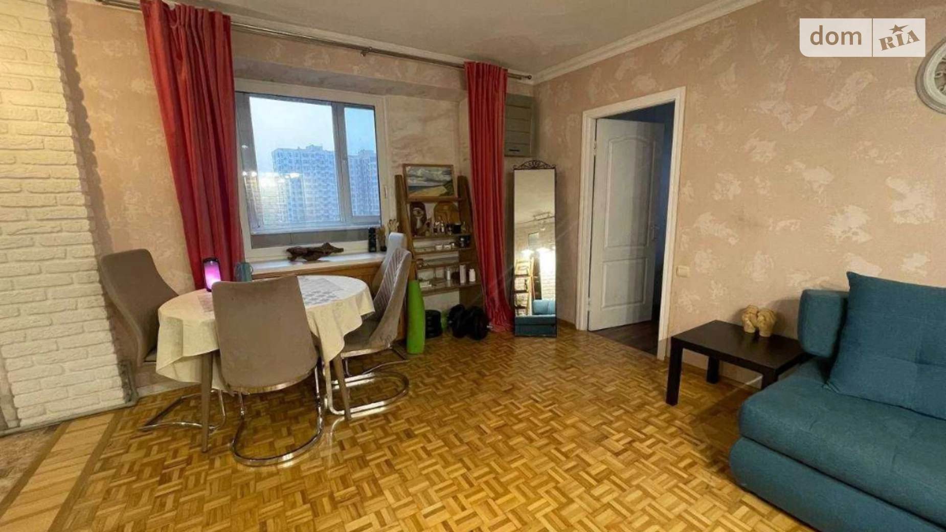 Продається 3-кімнатна квартира 55.8 кв. м у Дніпрі, вул. Грушевського Михайла