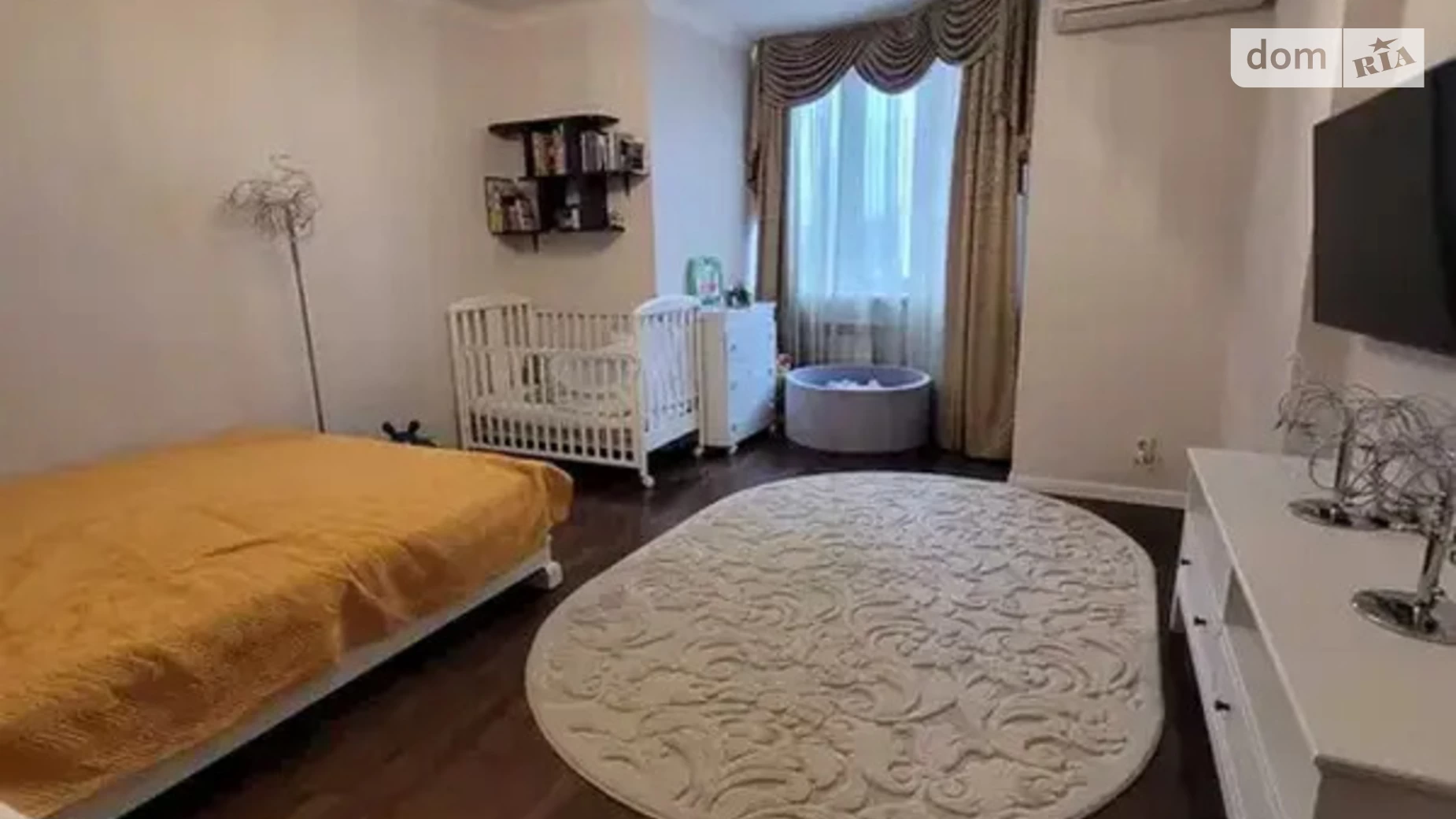 Продается 2-комнатная квартира 75 кв. м в Киеве, ул. Анны Ахматовой, 48