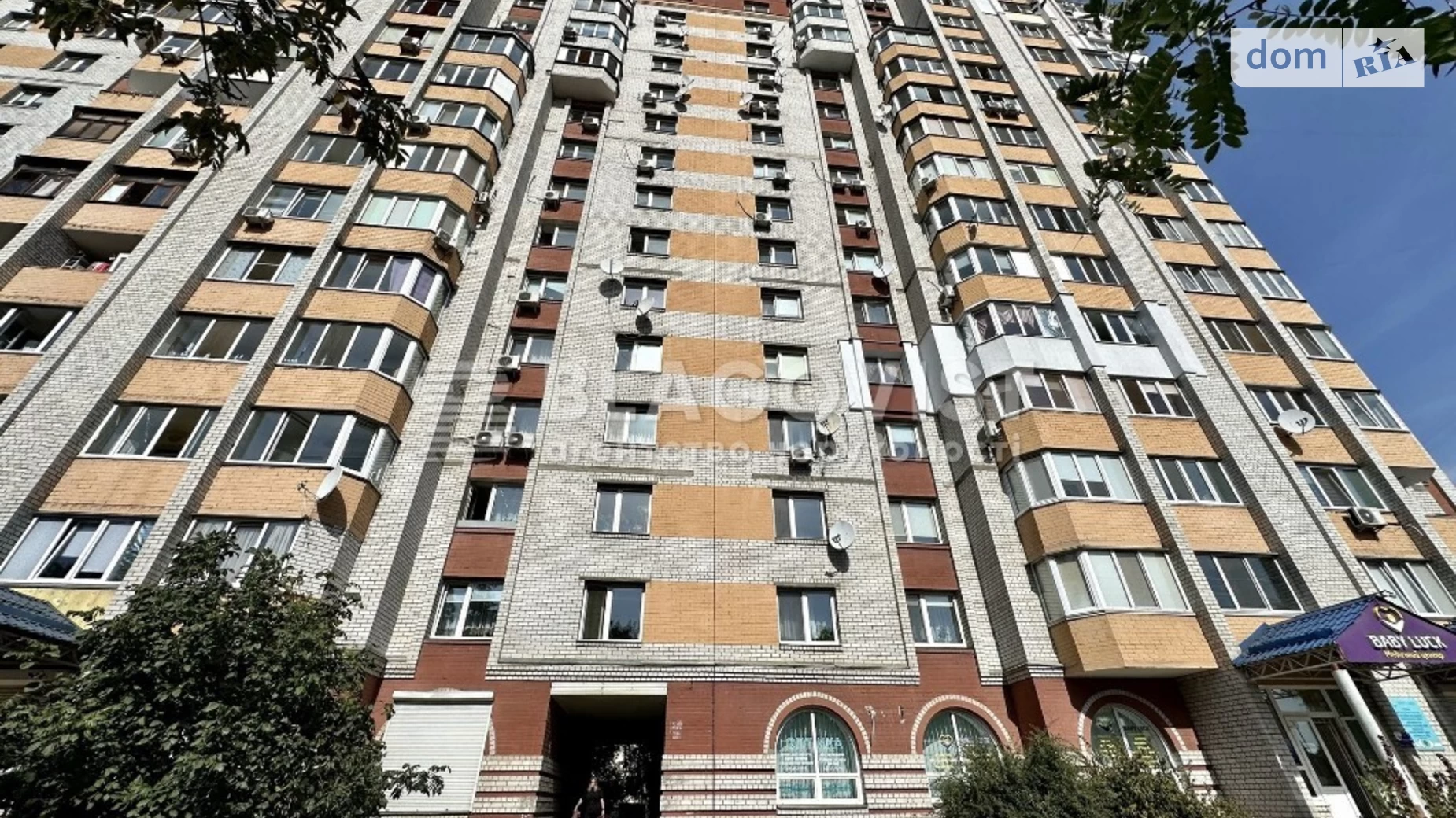 Продається 2-кімнатна квартира 73 кв. м у Києві, вул. Алматинська, 39А