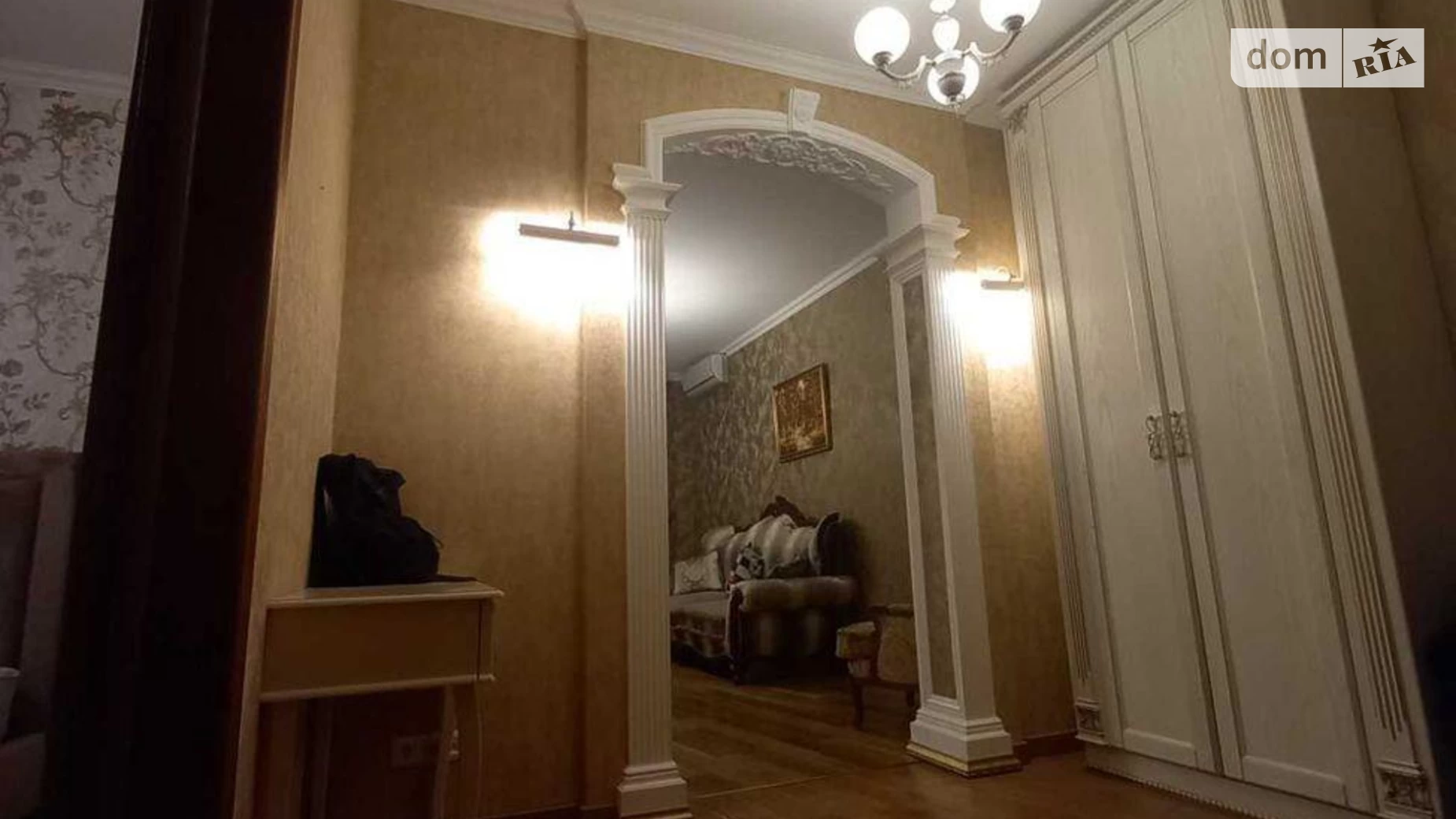 Продається 3-кімнатна квартира 68 кв. м у Харкові, Конституції майд., 20