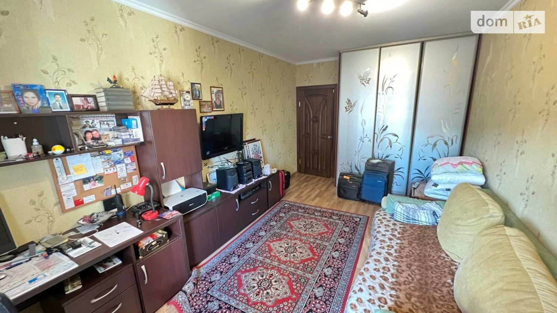 Продается 3-комнатная квартира 98 кв. м в Киеве, ул. Урловская