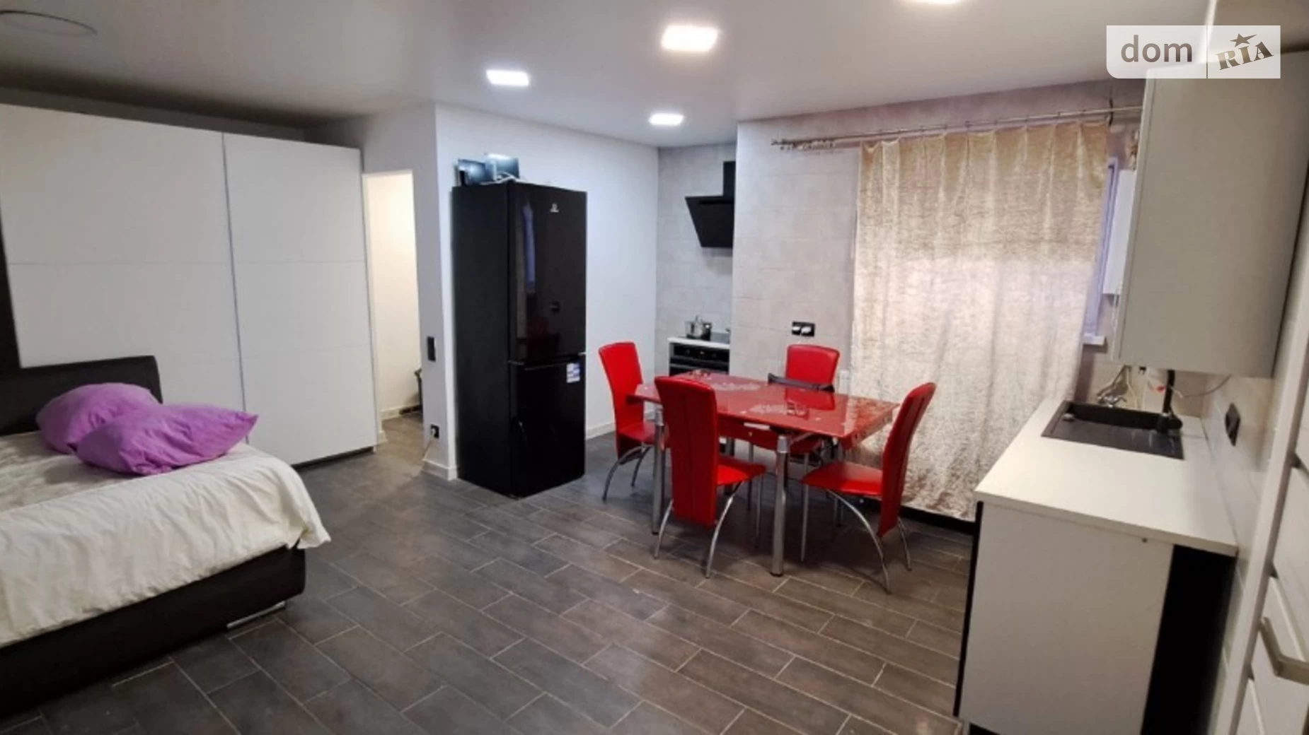 Продается 2-комнатная квартира 42.5 кв. м в Ирпене, ул. Полтавская