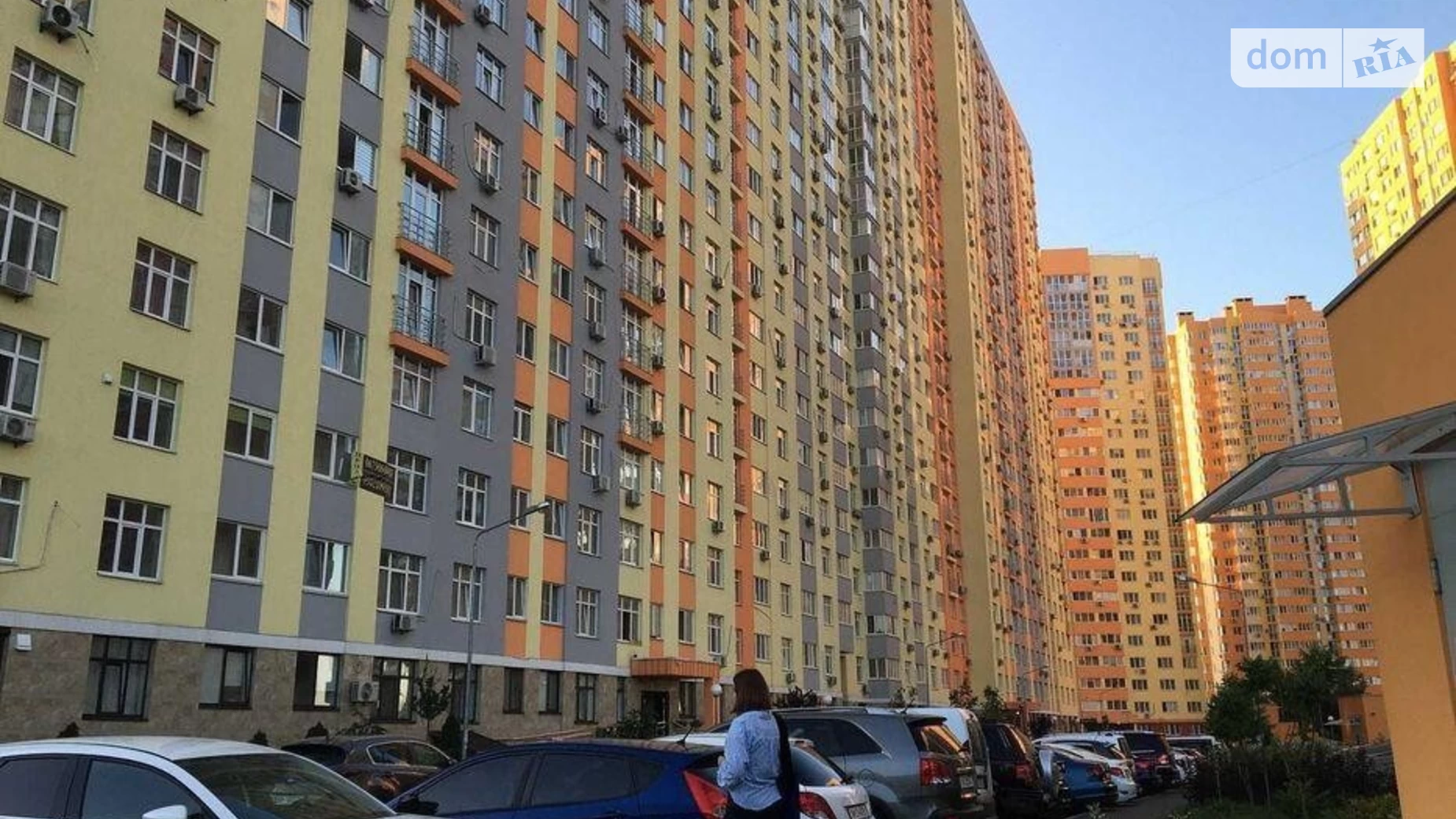 Продается 3-комнатная квартира 87 кв. м в Киеве, ул. Семьи Кульженков, 8