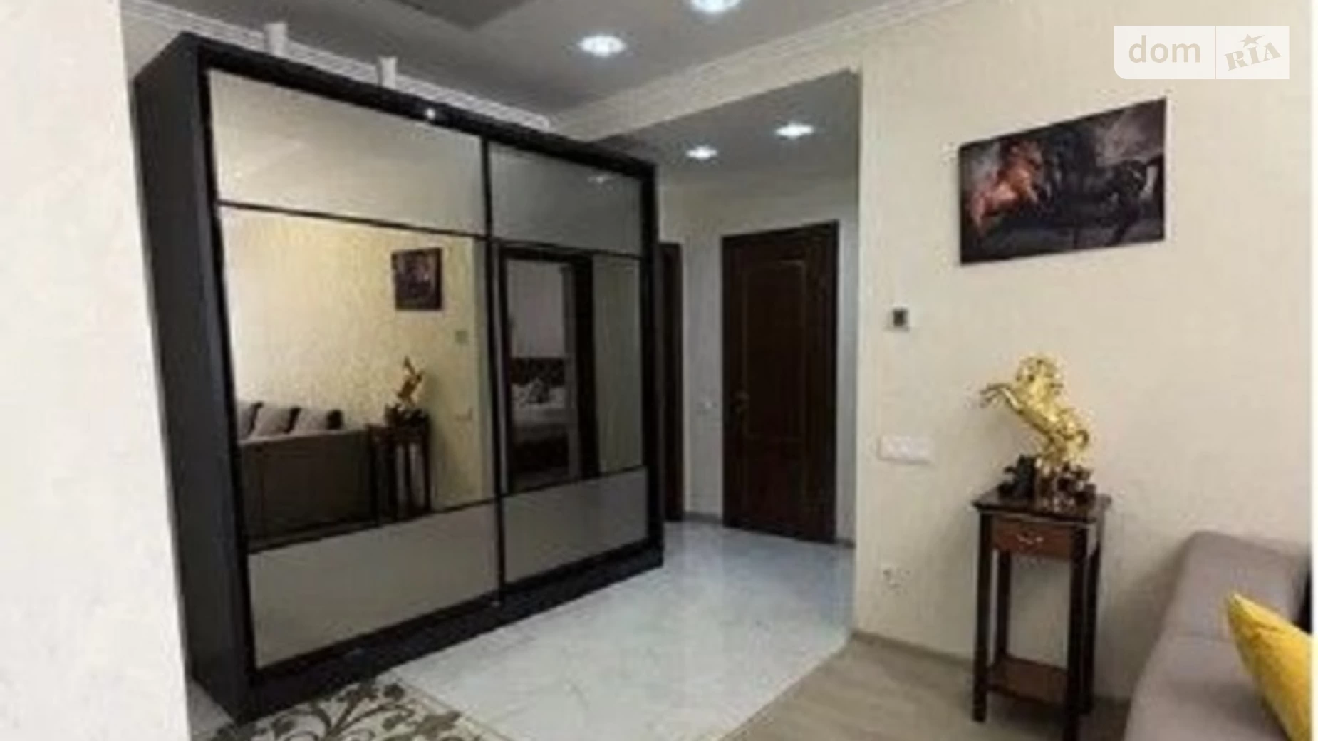 Продается 3-комнатная квартира 88.3 кв. м в Одессе, ул. Маршала Малиновского, 18