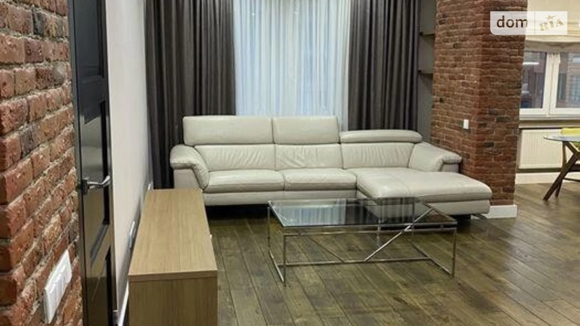 Продается 2-комнатная квартира 82 кв. м в Киеве, ул. Дмитриевская, 75