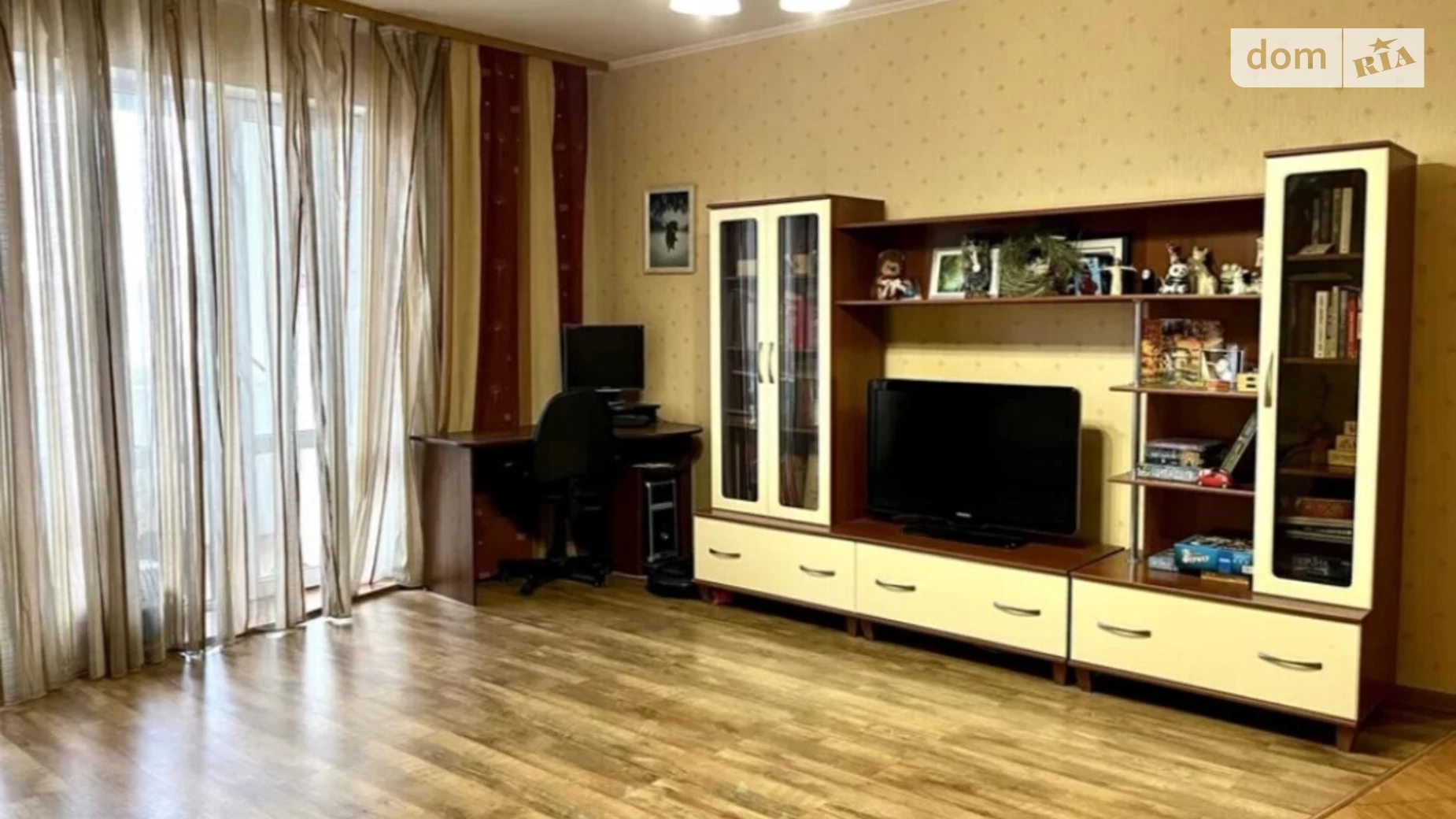 Продається 3-кімнатна квартира 98 кв. м у Петропавлівській Борщагівці, вул. Шкільна, 22Б
