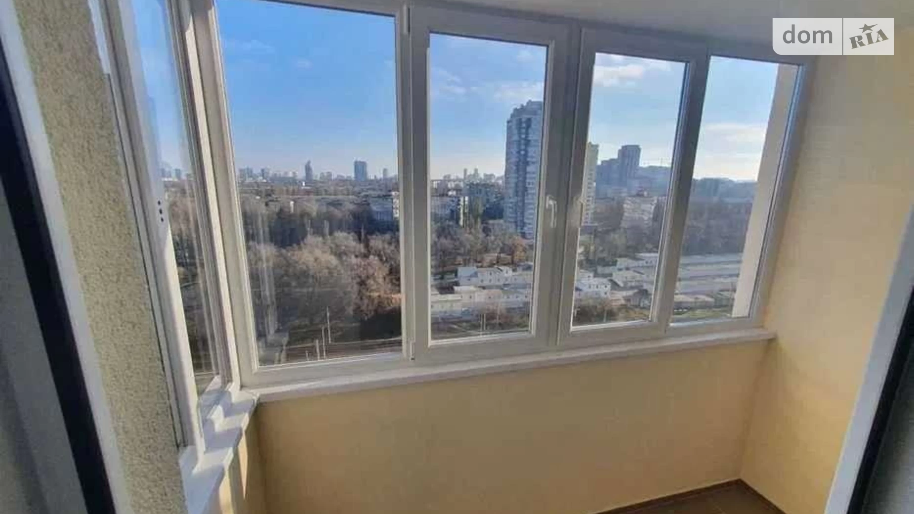 Продается 1-комнатная квартира 39 кв. м в Киеве, ул. Полевая