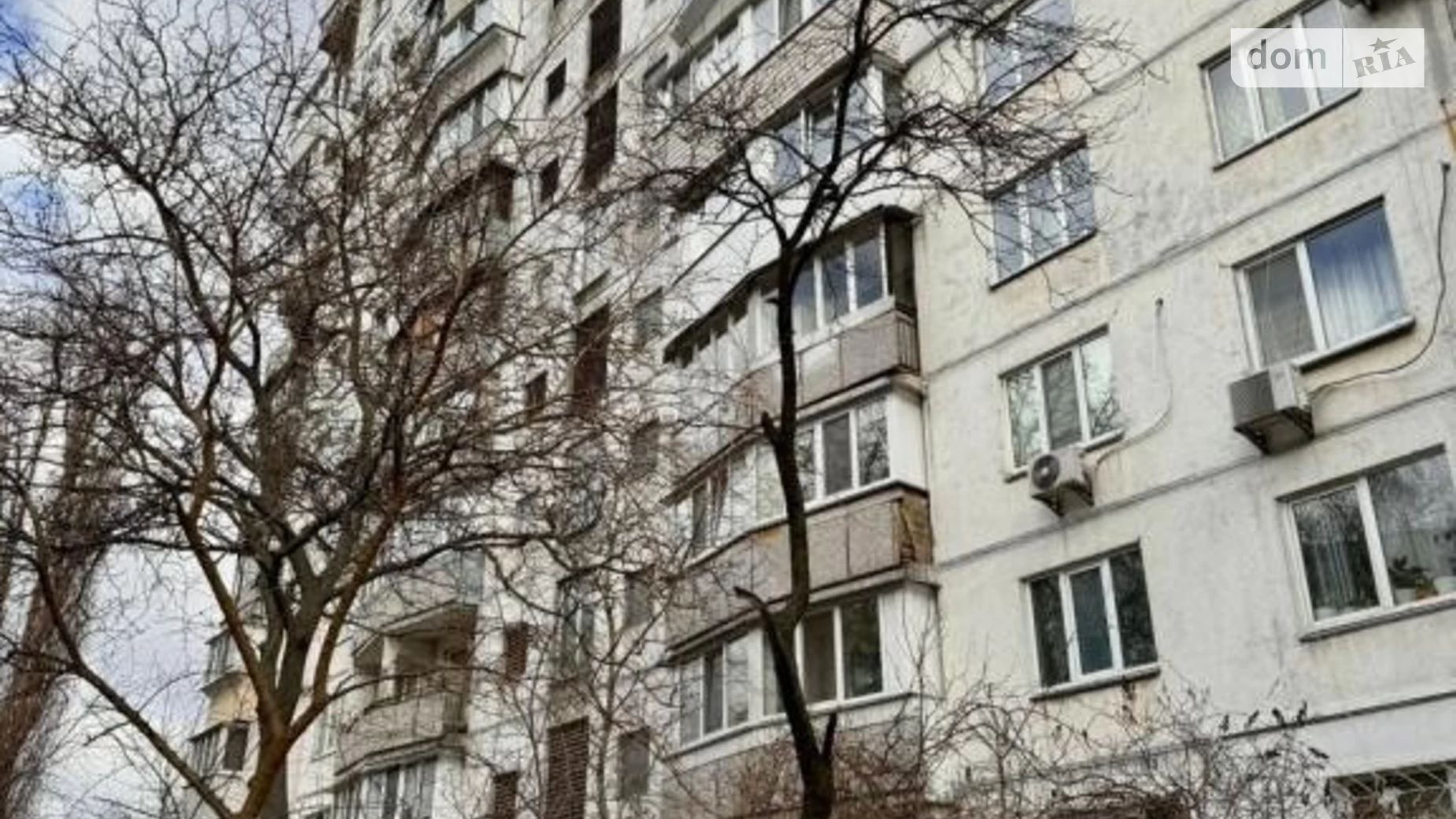 Продается 3-комнатная квартира 68 кв. м в Киеве, ул. Голосеевская, 8