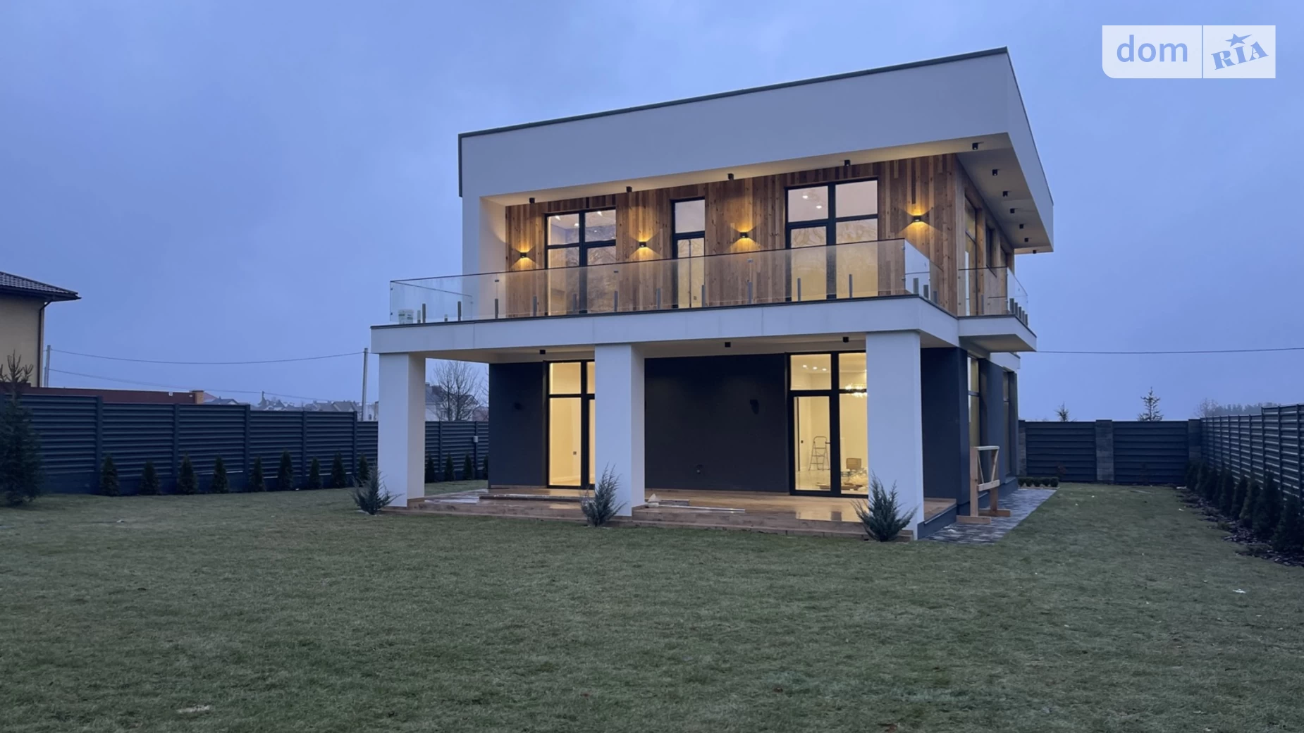 Продается дом на 2 этажа 306 кв. м с участком, цена: 385000 $ - фото 4