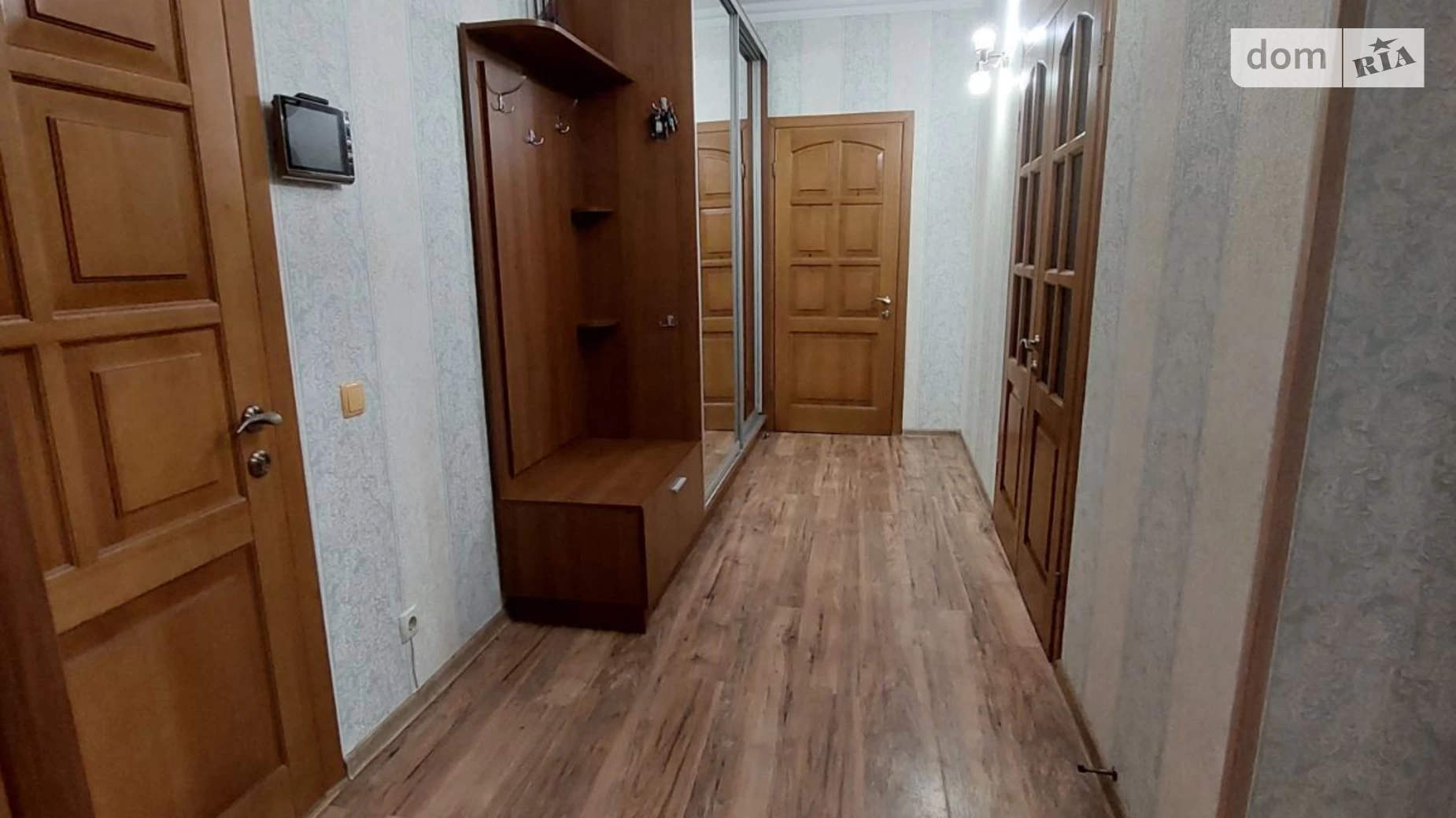 Продается 2-комнатная квартира 70 кв. м в Одессе, ул. Костанди