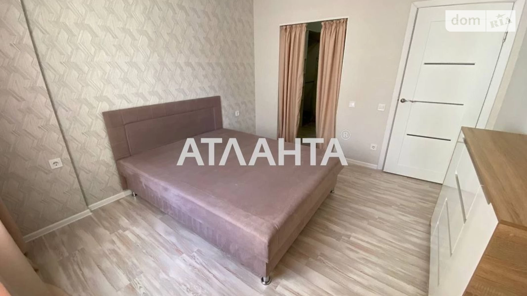 Продается 1-комнатная квартира 40 кв. м в Одессе, мас. Радужный