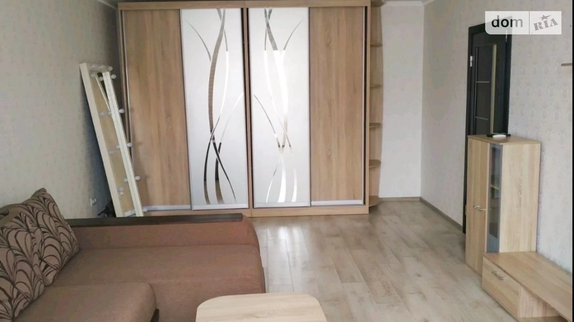 Продается 1-комнатная квартира 53 кв. м в Черноморске, ул. Парусная