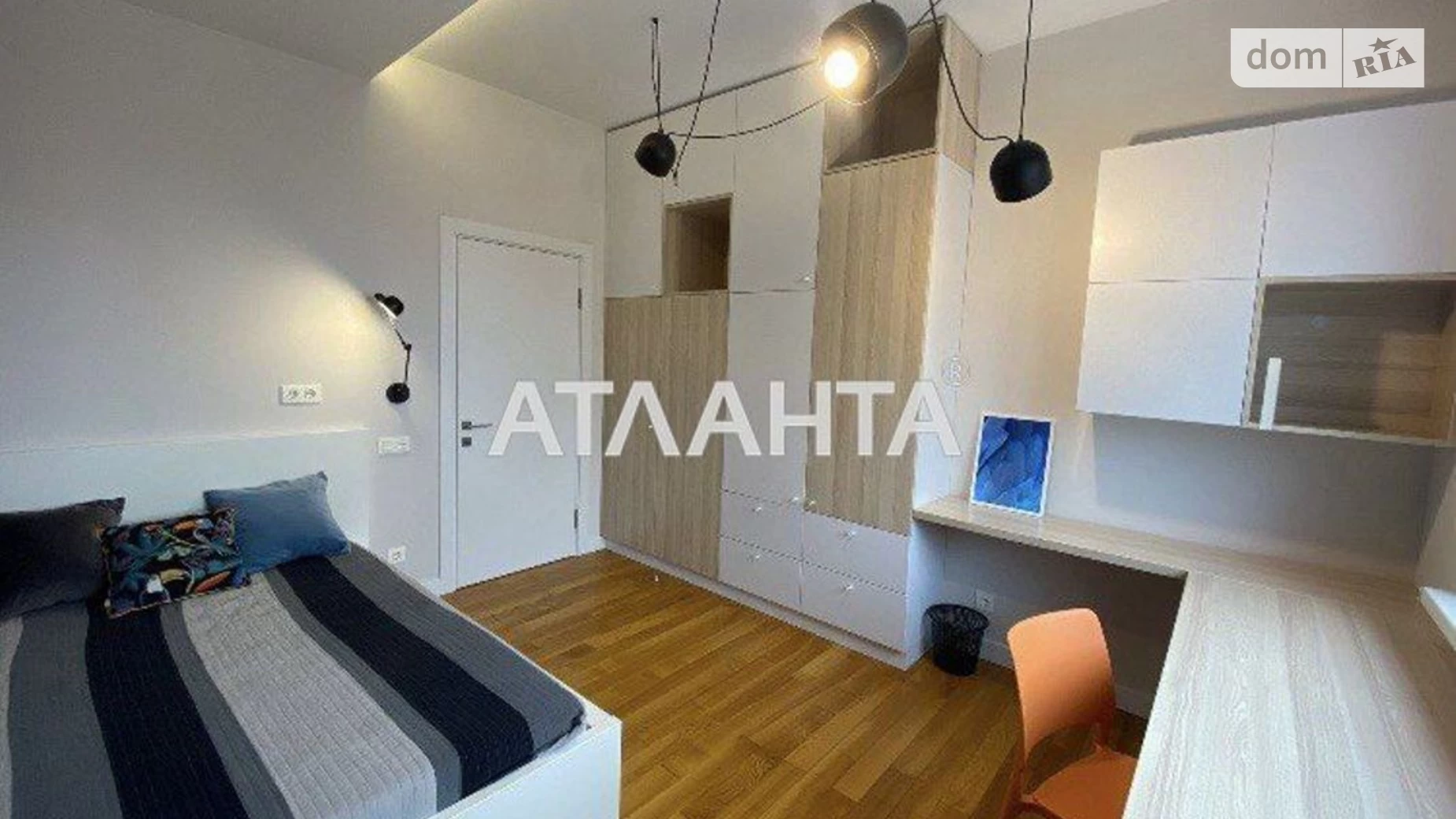Продается 4-комнатная квартира 129.1 кв. м в Киеве, ул. Дмитриевская, 80