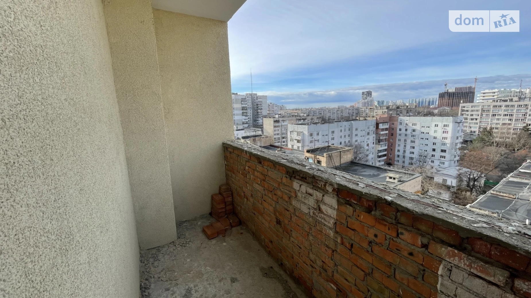Продається 2-кімнатна квартира 72 кв. м у Одесі, вул. Сонячна