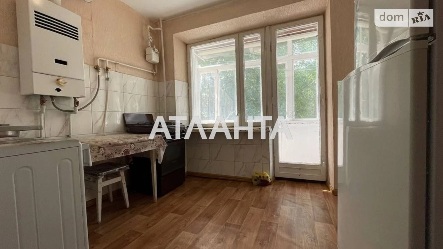 Продается 3-комнатная квартира 76.8 кв. м в Черновцах, ул. Сергея Скальда(Комарова Владимира)